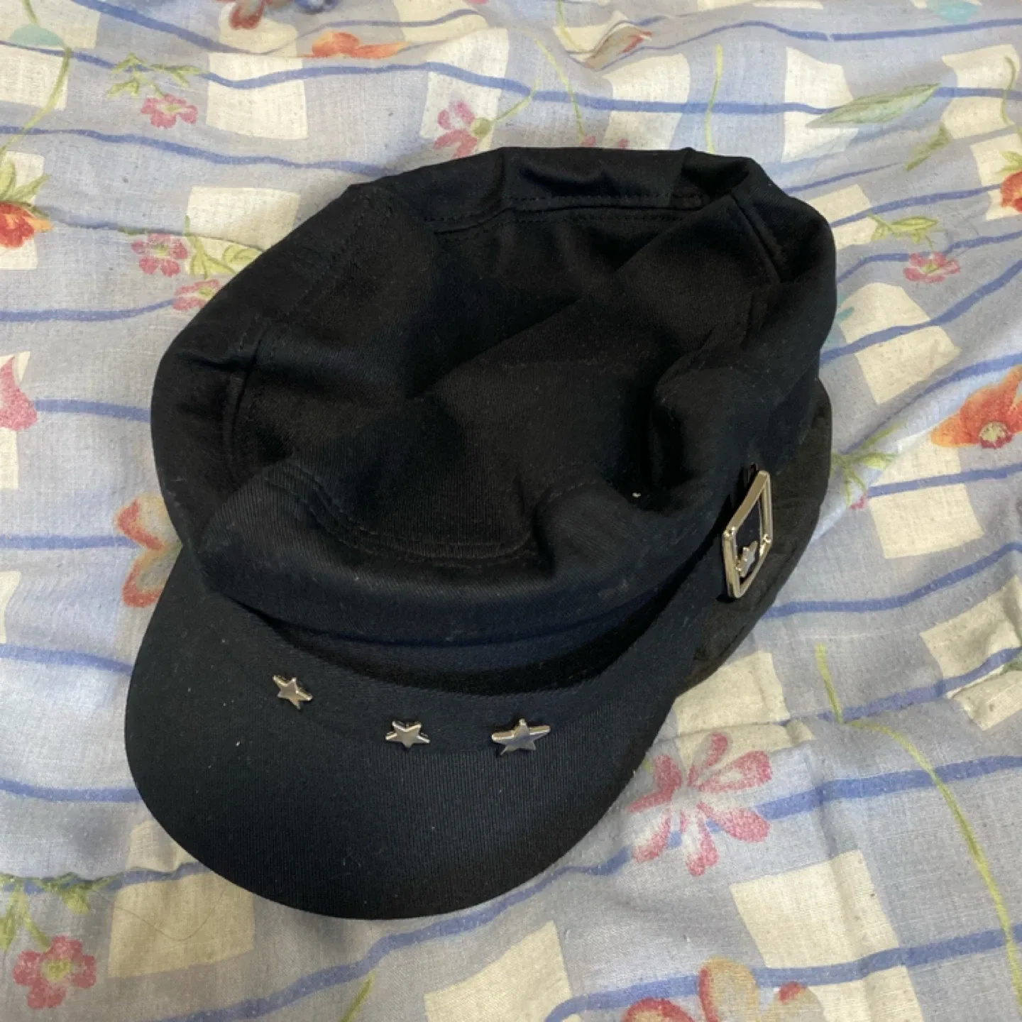 Black Newsboy Cap with Star Details image indicator(2)