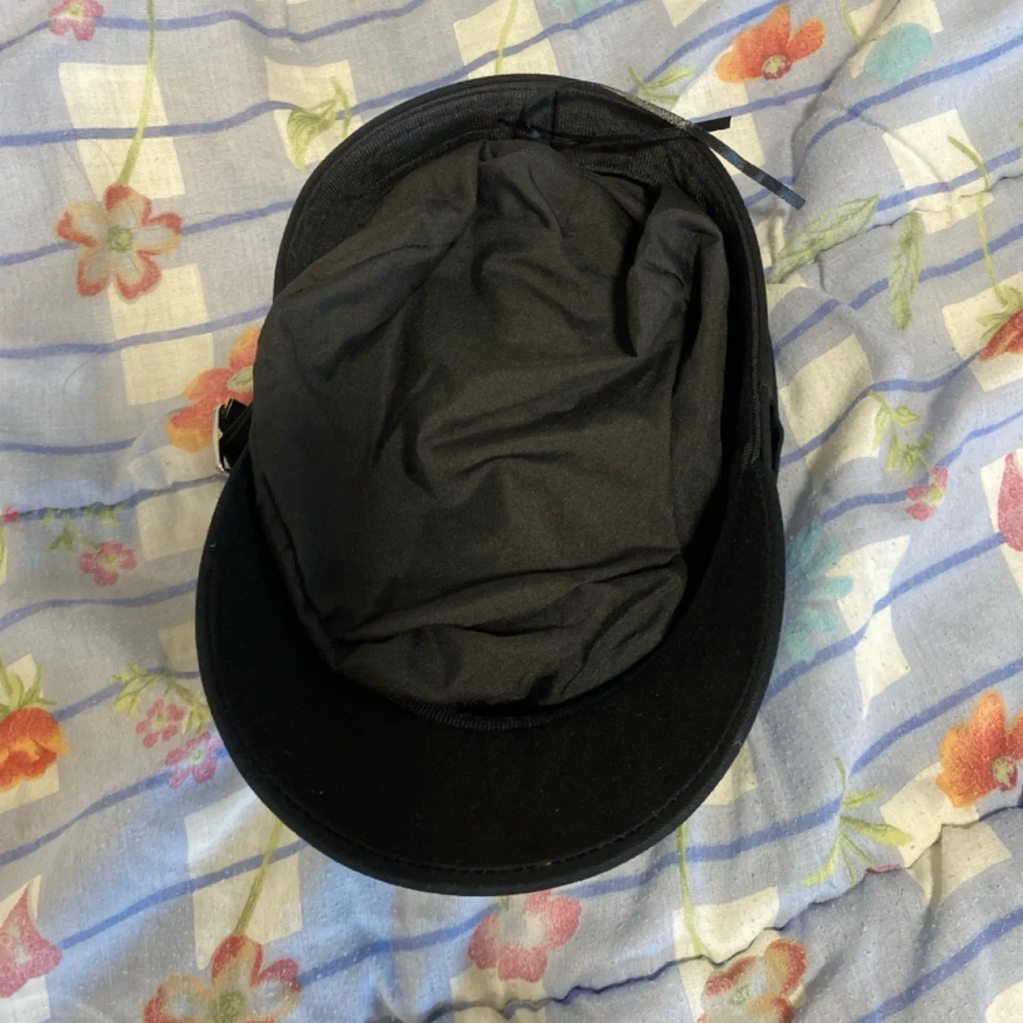 Black Newsboy Cap with Star Details image indicator(3)