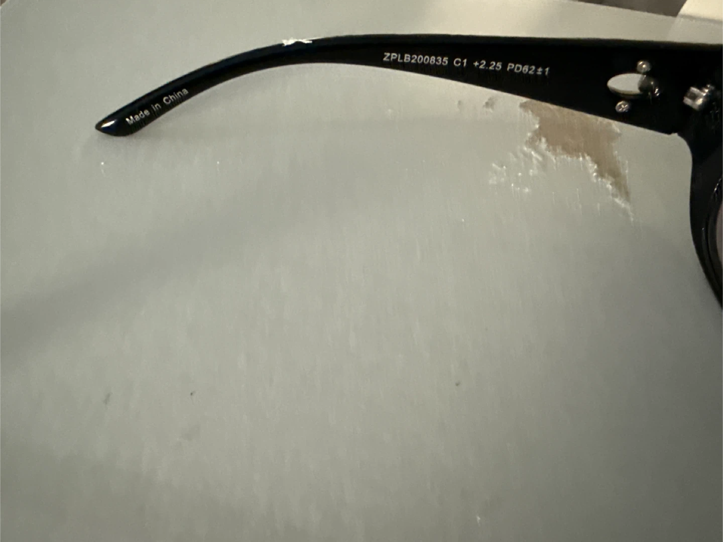 Guess Designer Sunglasses - photo 2
