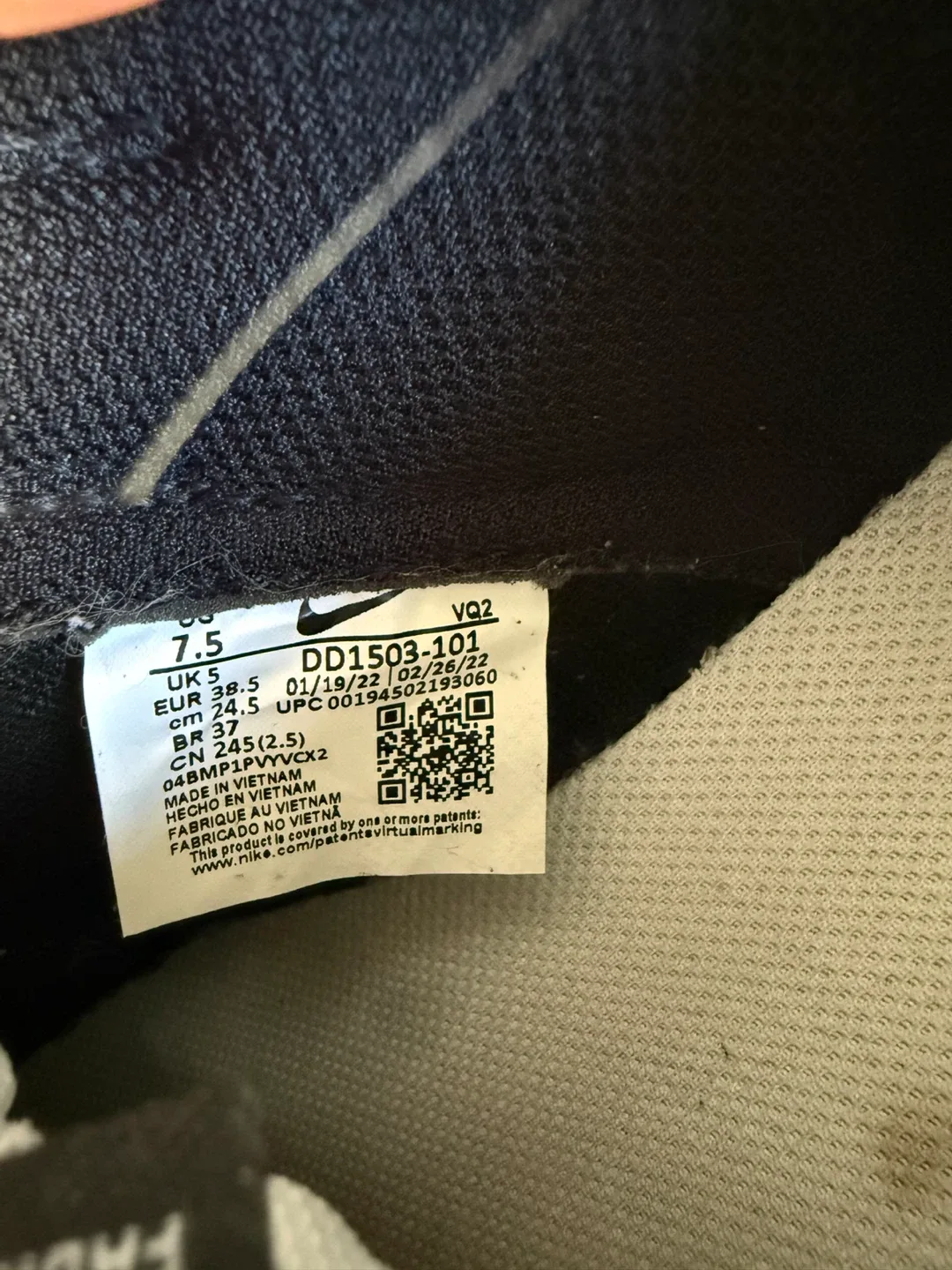 Nike Dunk Low Panda - Size 7.5 image indicator(3)