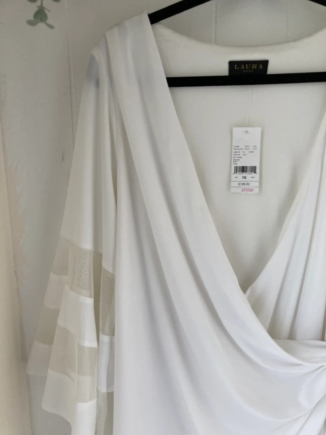 Brand New Laura Plus White Sleeved Dress - size 16 image indicator(6)