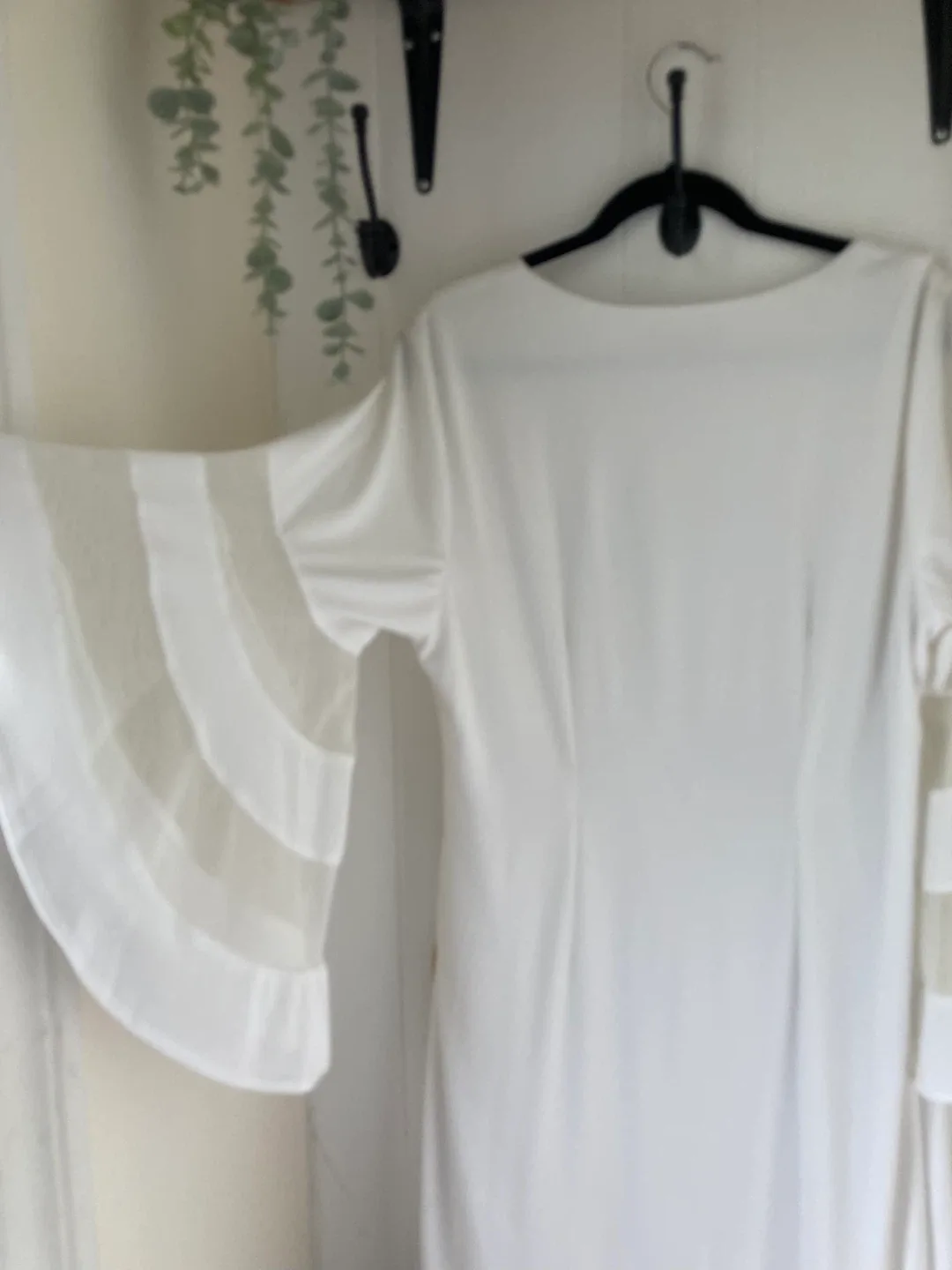 Brand New Laura Plus White Sleeved Dress - size 16 image indicator(5)