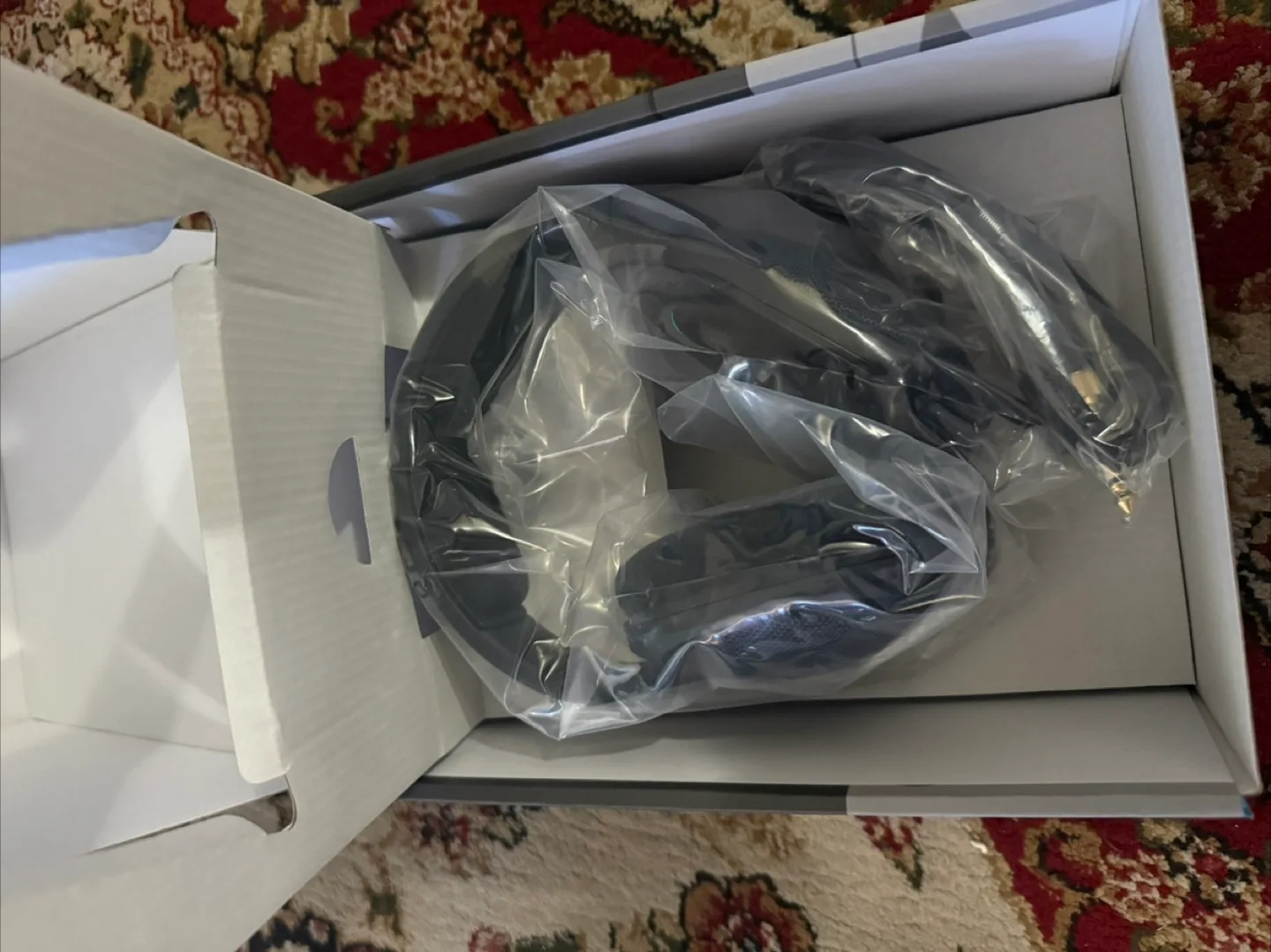 Sennheiser HD 560S Audiophile Headphones - New in box image indicator(2)