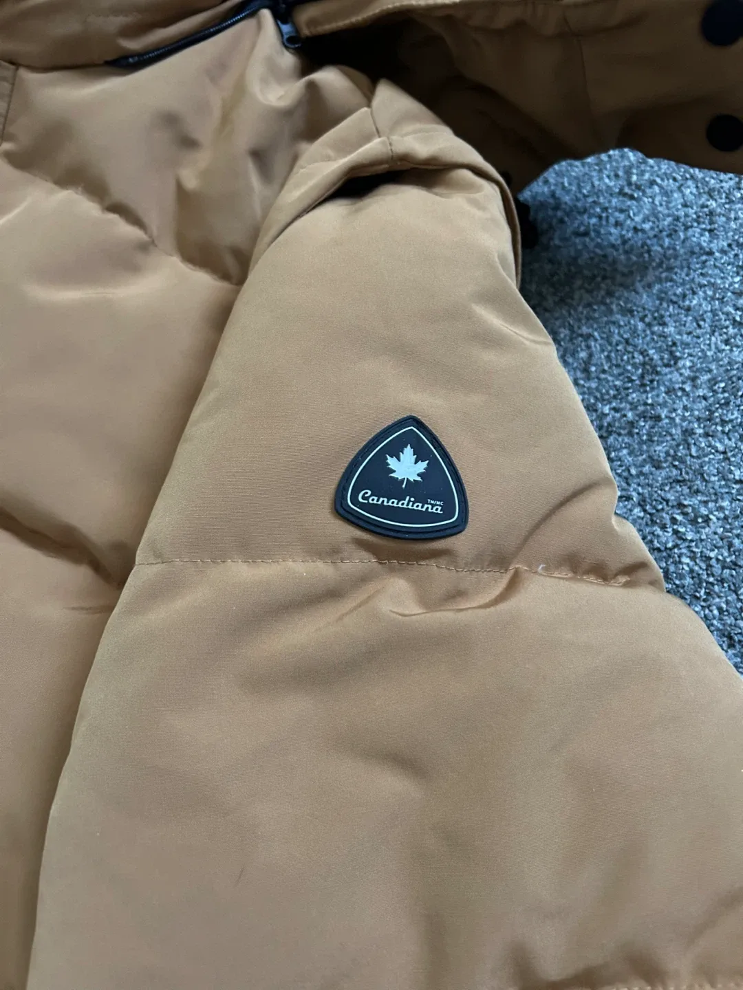 Canadiana Puffer Jacket - Khaki image indicator(9)