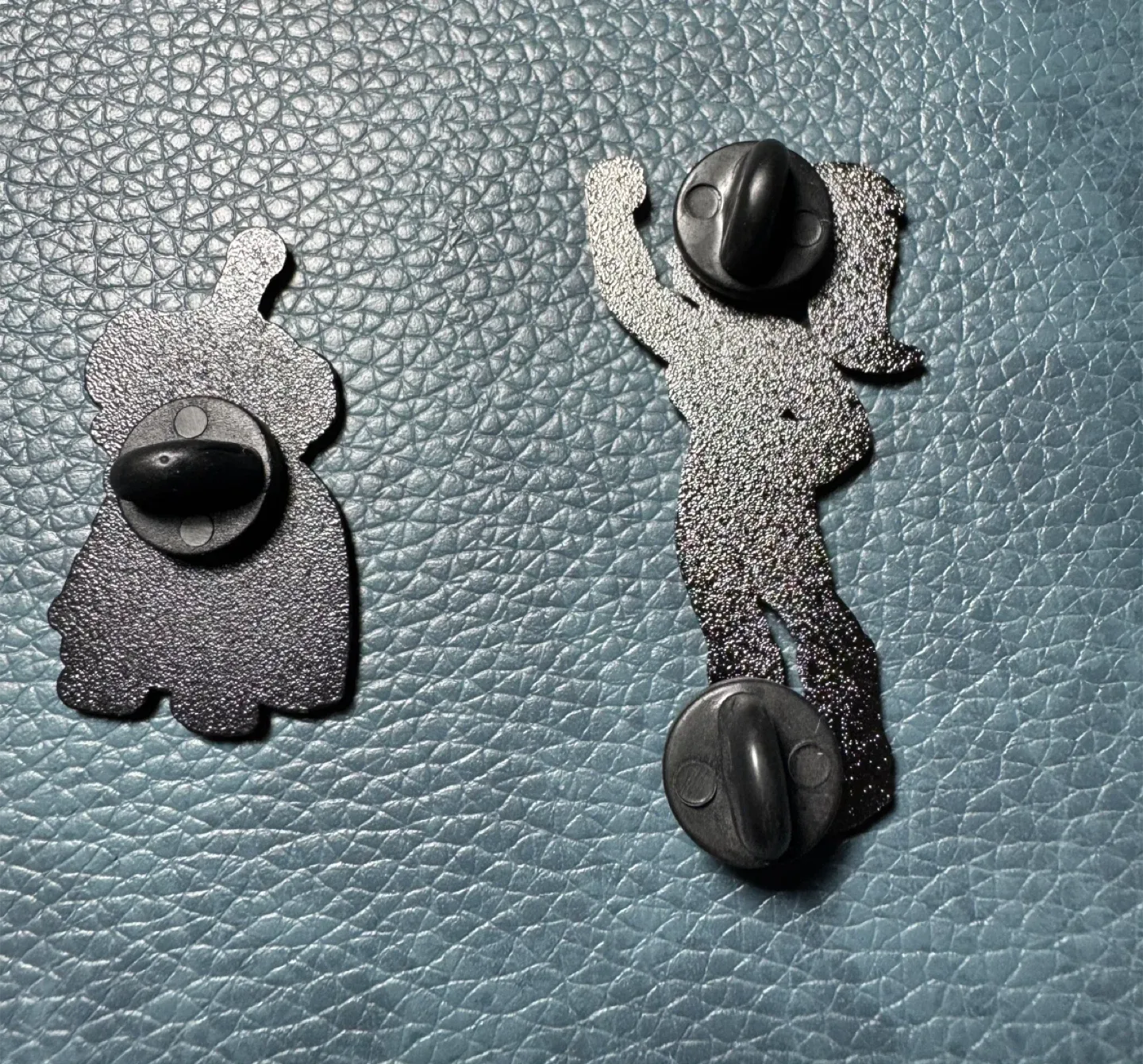 Futurama Enamel Pins - Leela & Nibbler image indicator(3)