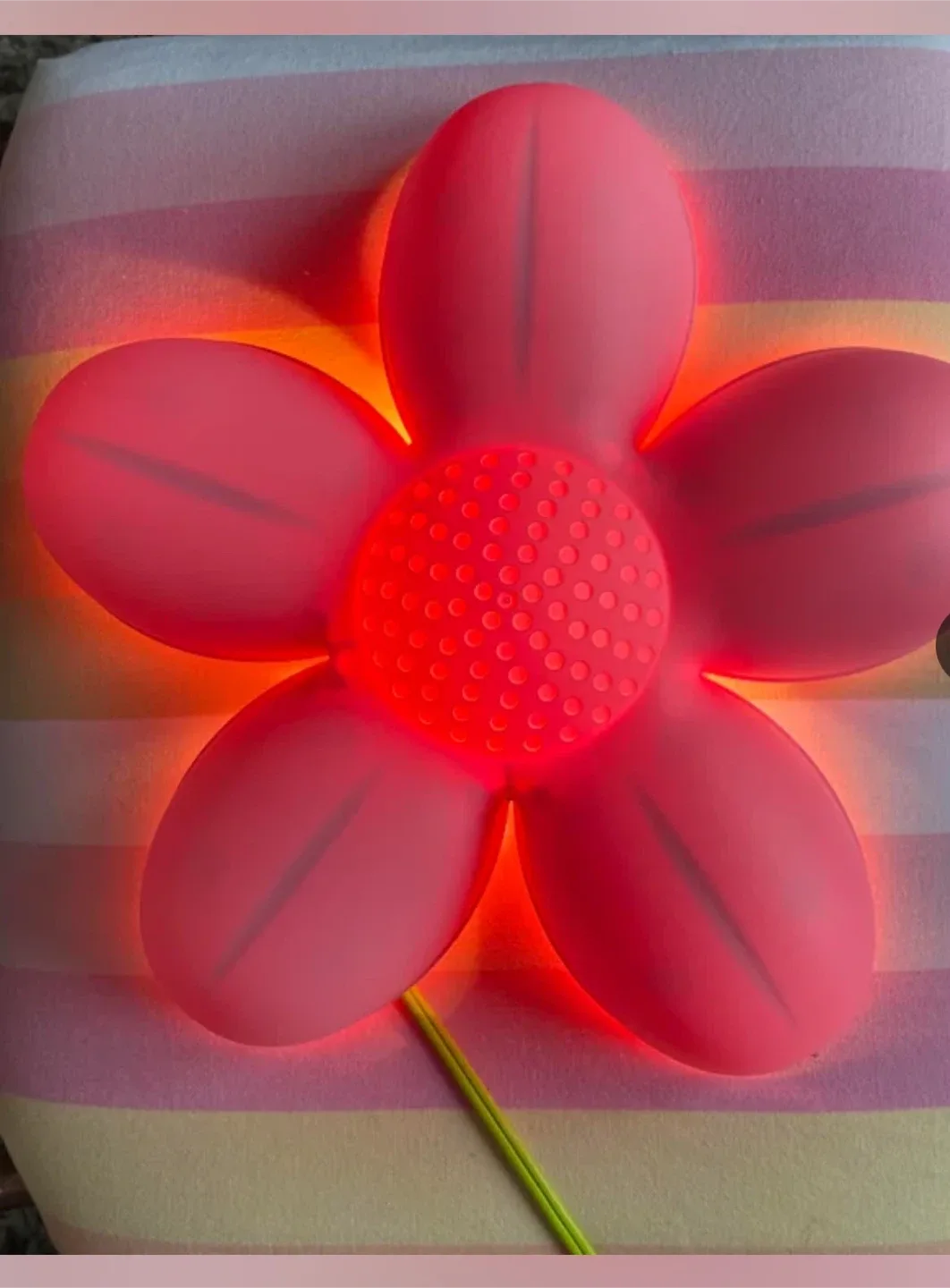 Pink Flower Table Lamp thumbnail