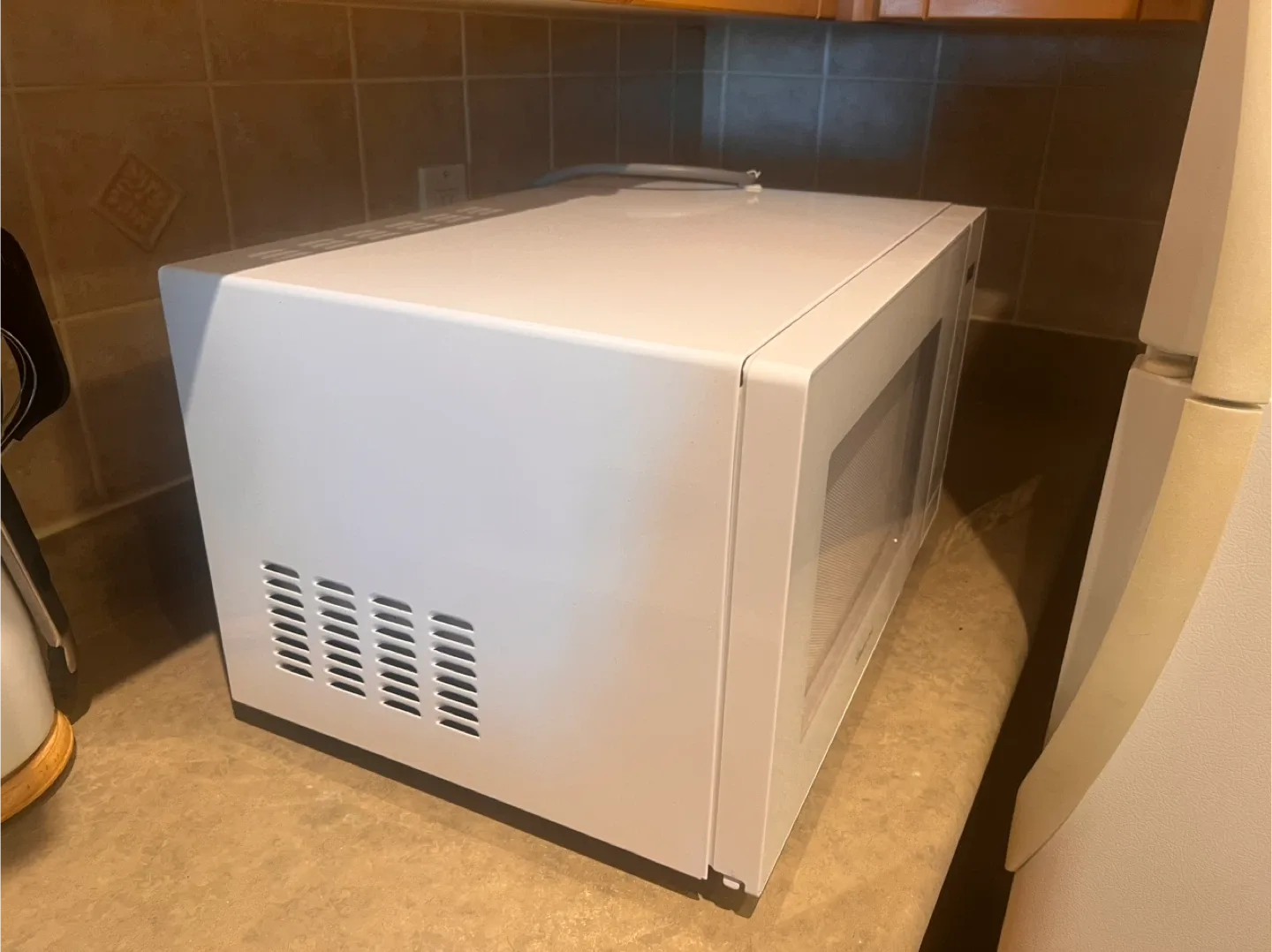 Magic Chef White Countertop Microwave image indicator(5)