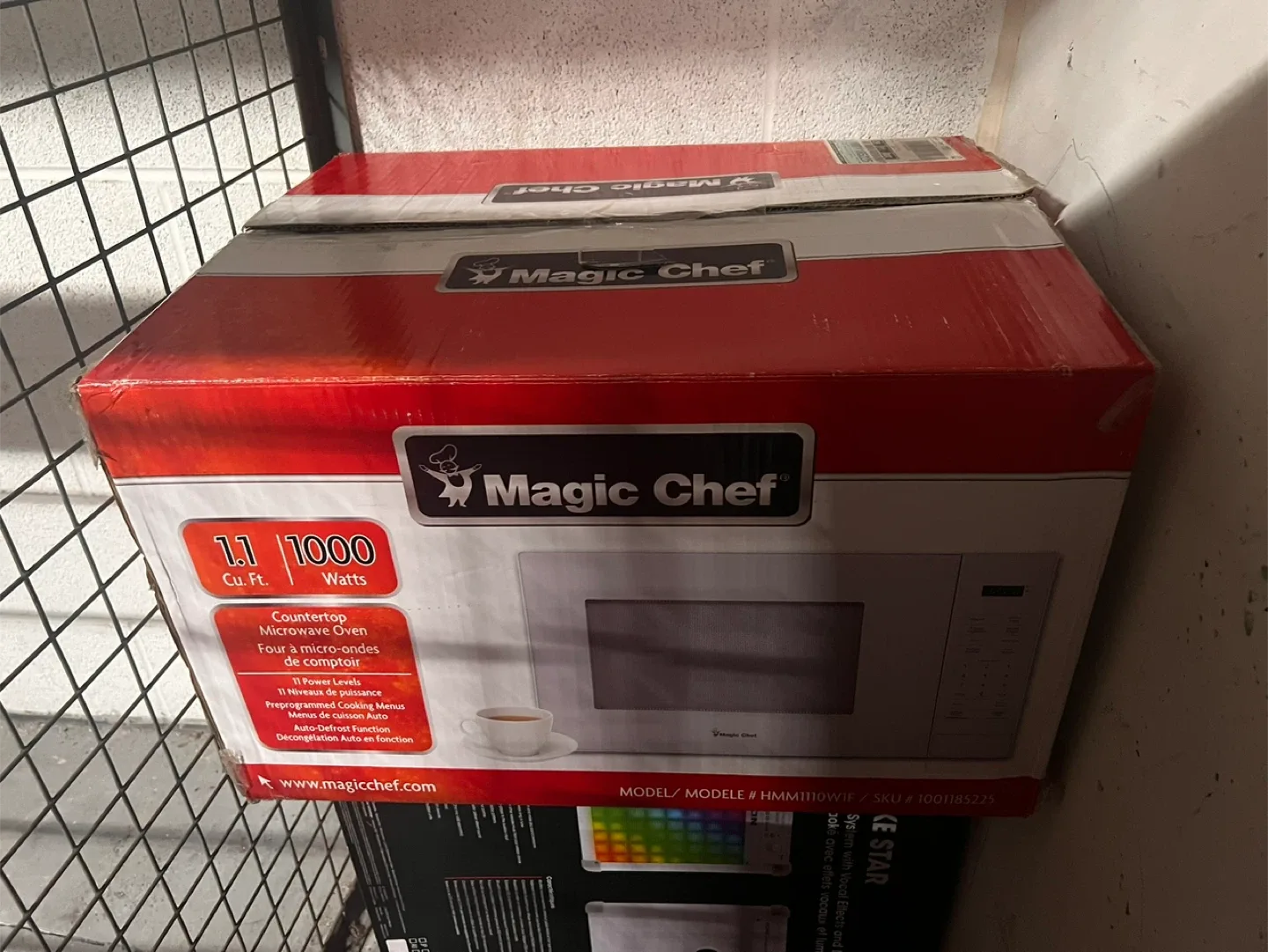 Magic Chef White Countertop Microwave image indicator(8)