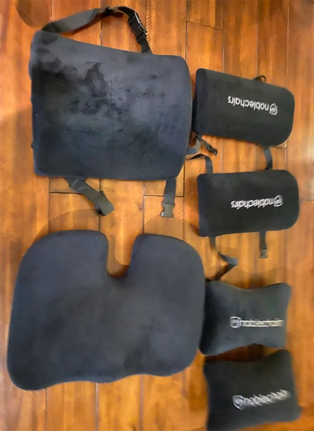 Noblechairs Epic Gaming chair and memory form cushion sets image indicator(3)