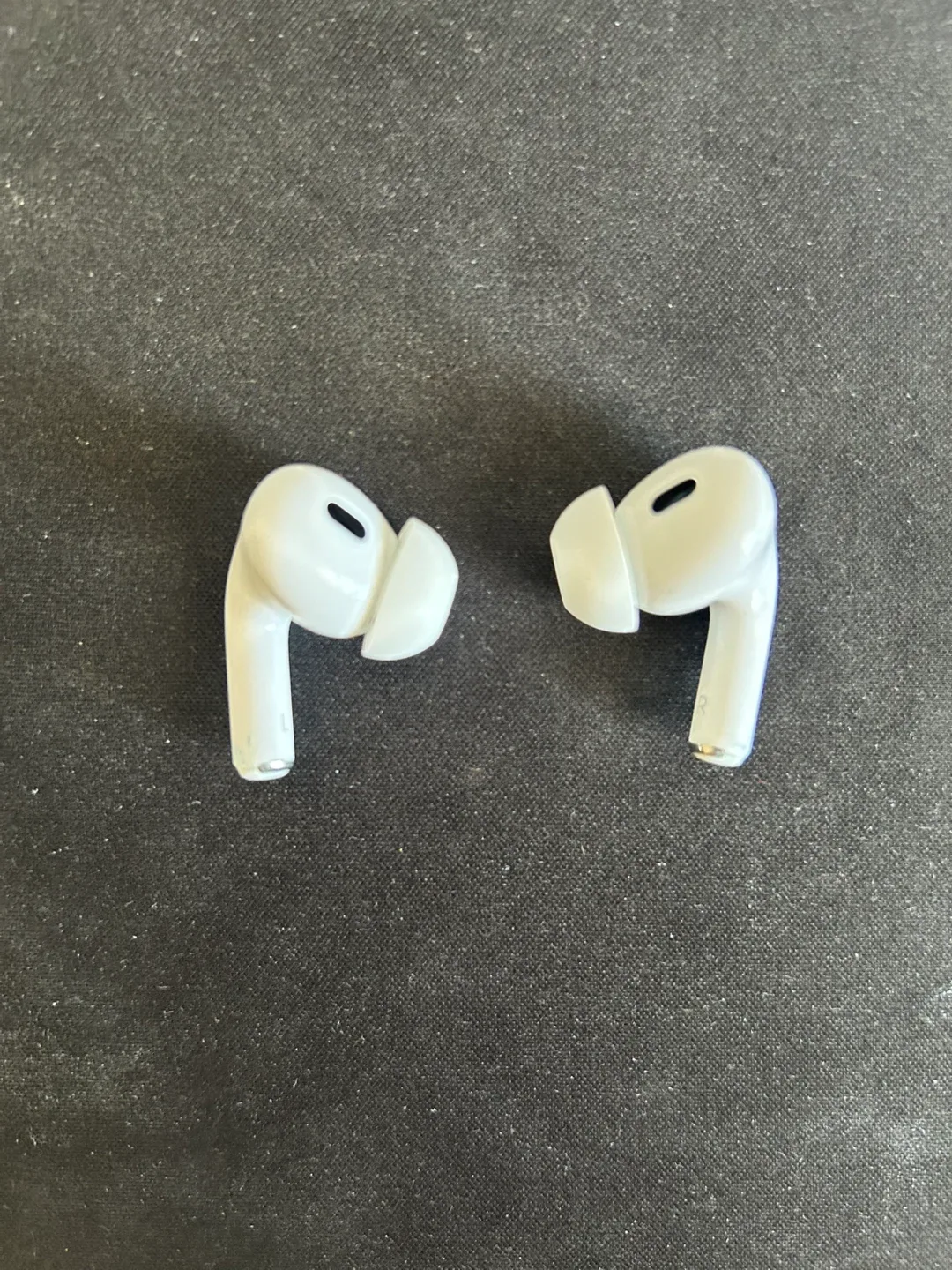 Apple AirPods Pro 2nd Generation - Like New image indicator(3)