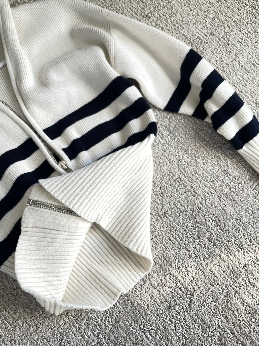 Zara Striped Knit Zip-Up Hoodie - Size S image indicator(7)