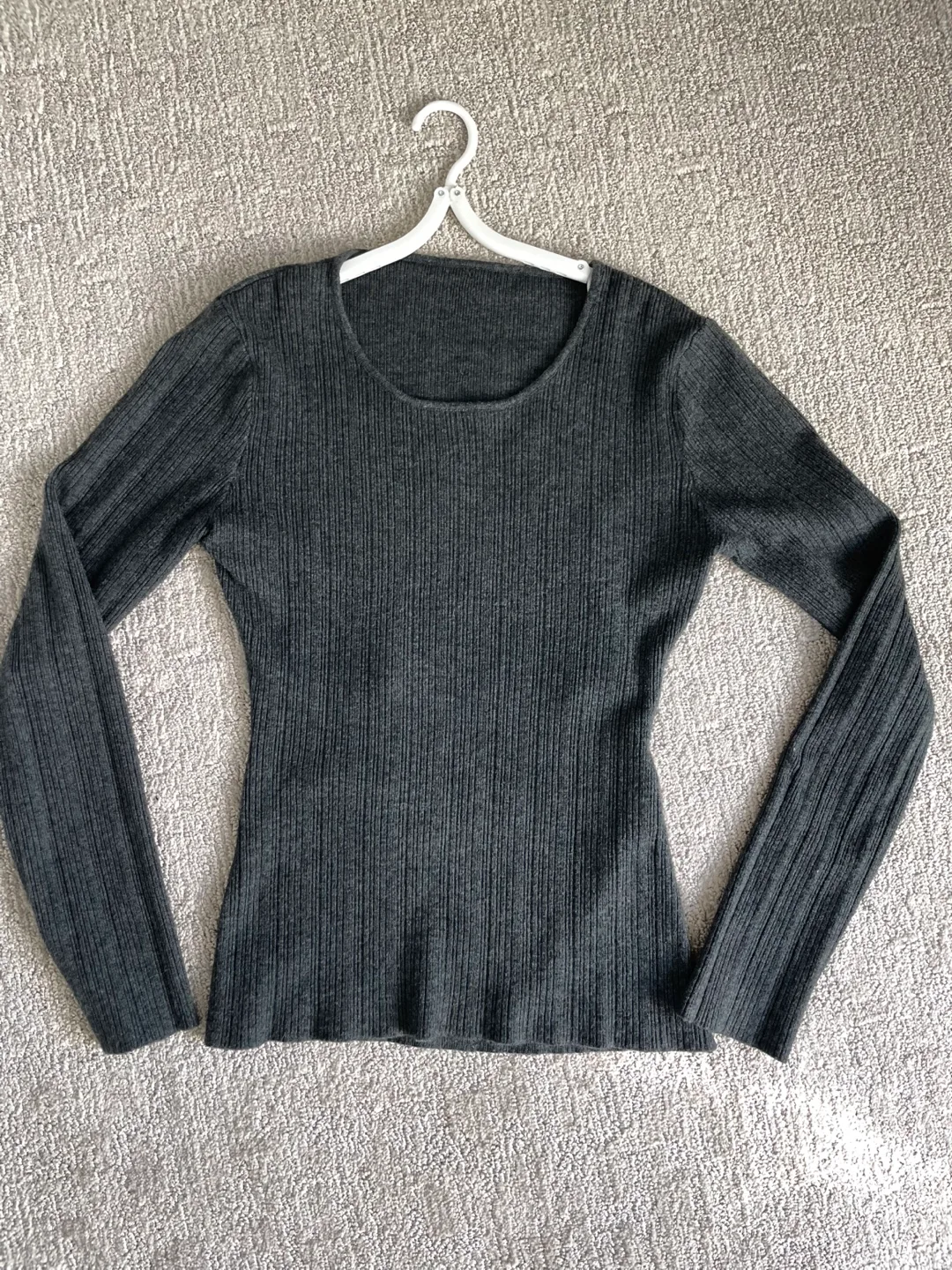Grey Ribbed Knit Top image indicator(7)