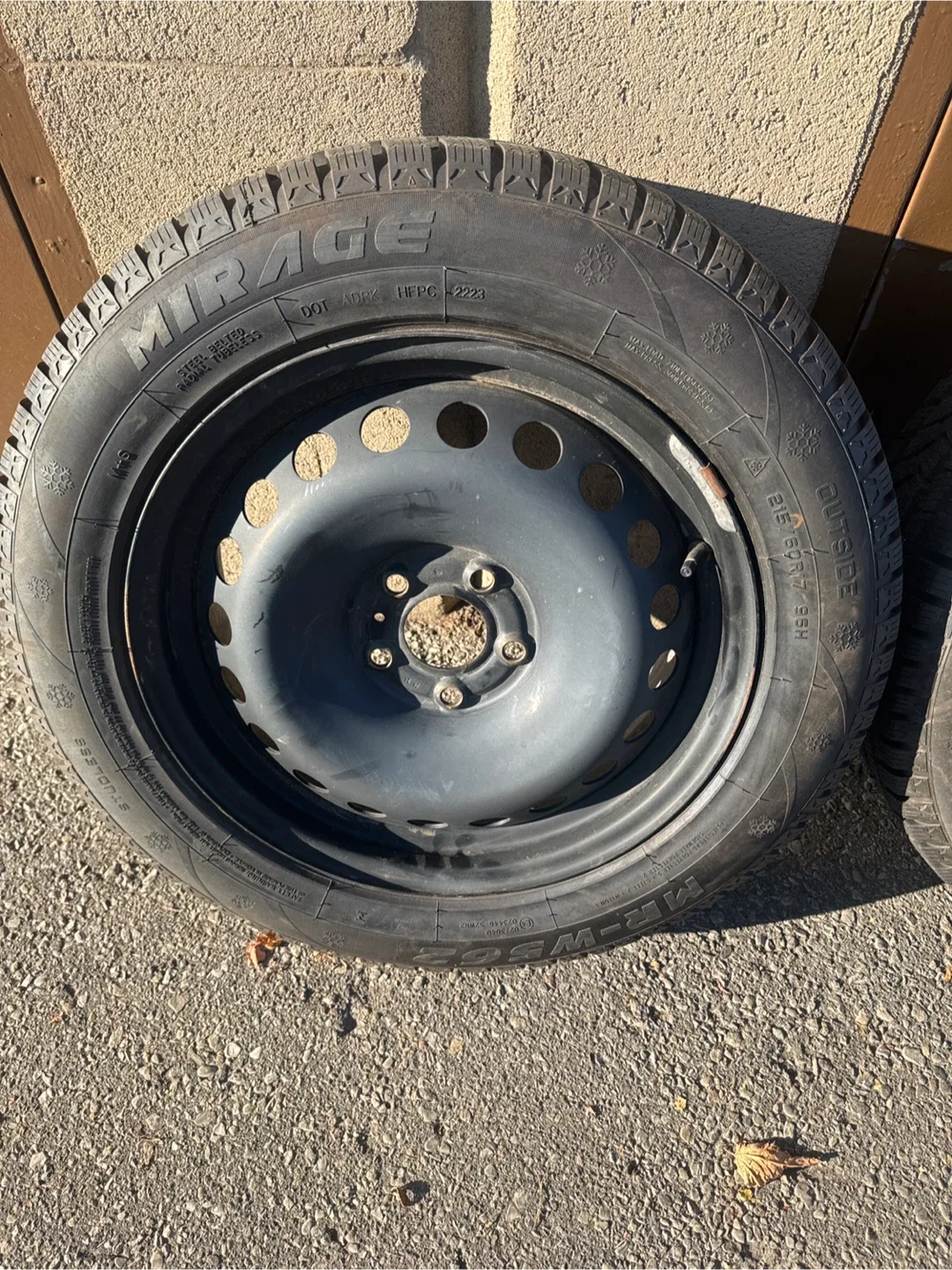 Set of 4 Mirage MR-W562 Winter Tires 215/60R17 image indicator(5)