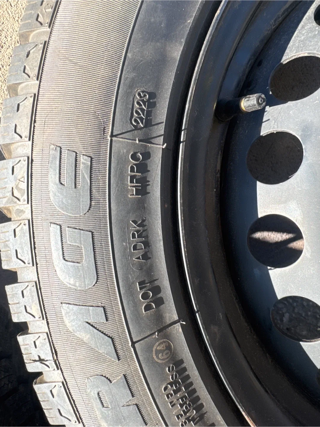 Set of 4 Mirage MR-W562 Winter Tires 215/60R17 image indicator(7)