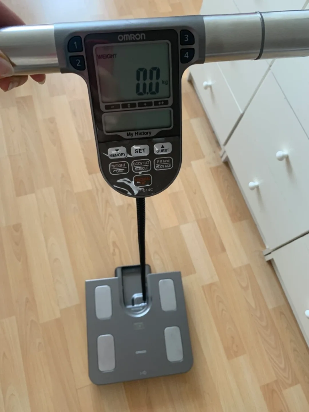 Omron Full Body Sensor Body Composition Monitor & Scale image indicator(3)