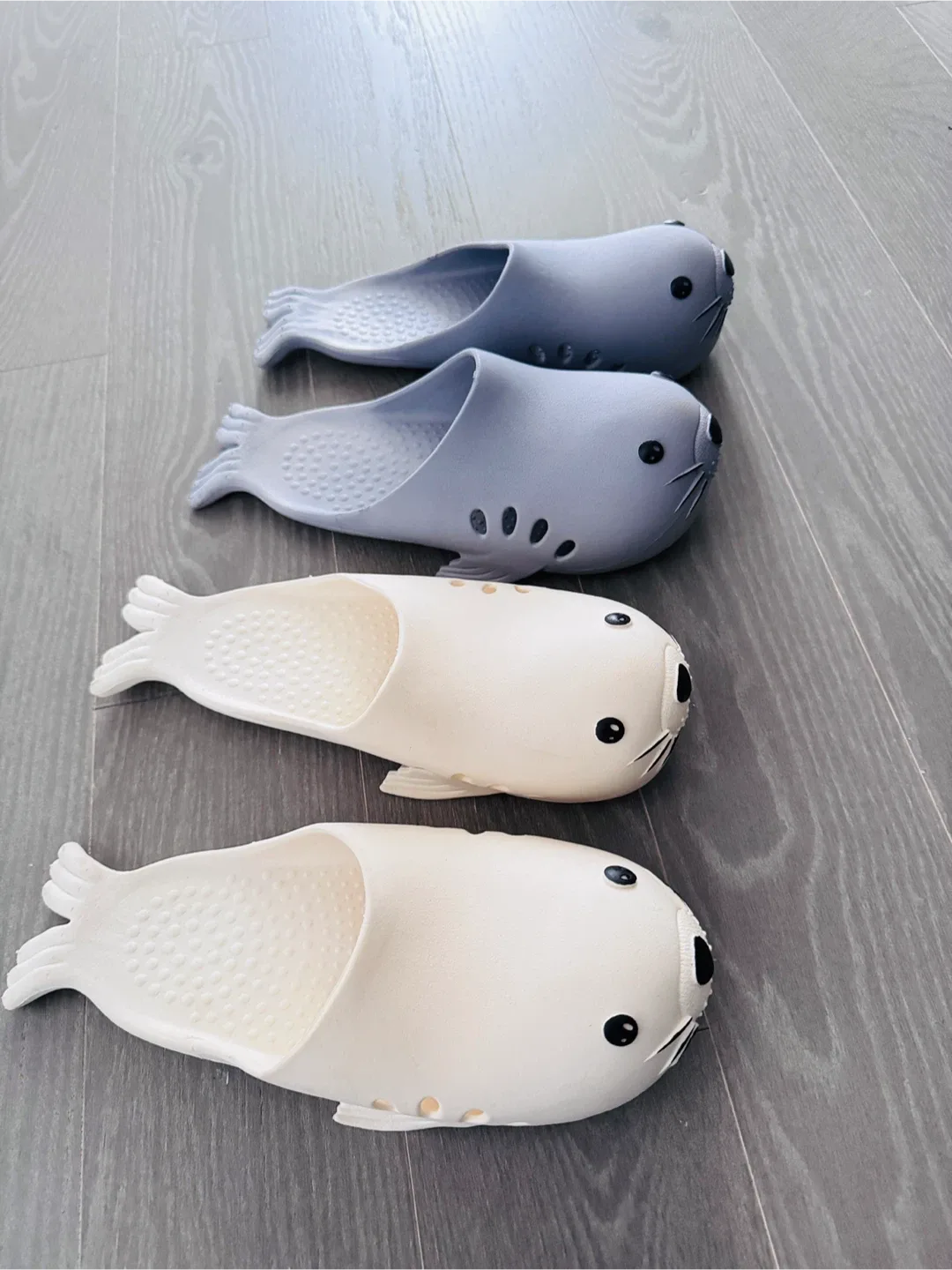 Cute Seal Slippers - Size 7/8 image indicator(2)