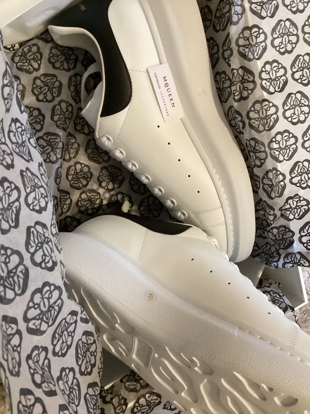 Alexander McQueen Larry Sneakers - White/Black - Size 42 image indicator(3)