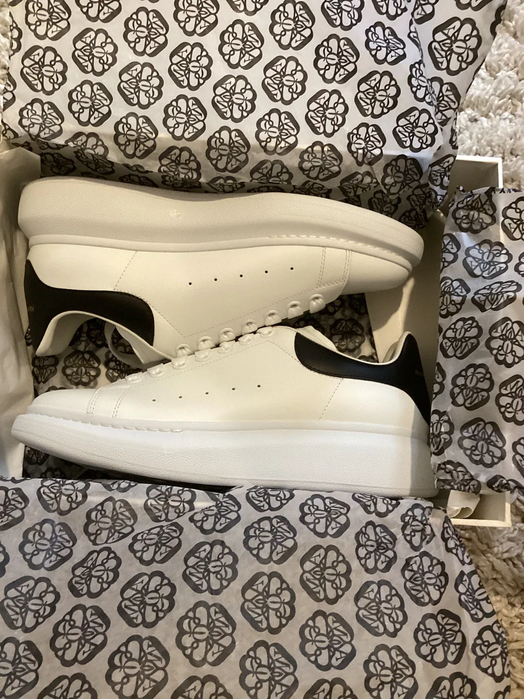 Alexander McQueen Larry Sneakers - White/Black - Size 42 image indicator(2)