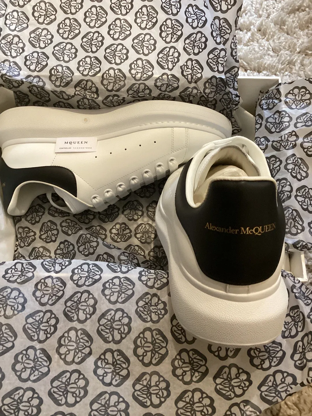 Alexander McQueen Larry Sneakers - White/Black - Size 42 thumbnail