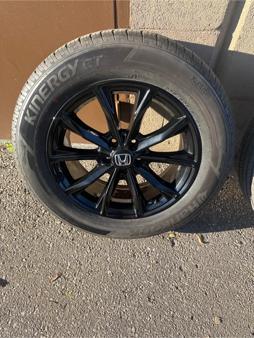 Honda Black Alloy Wheels with Hankook Kinergy GT Tires image indicator(3)
