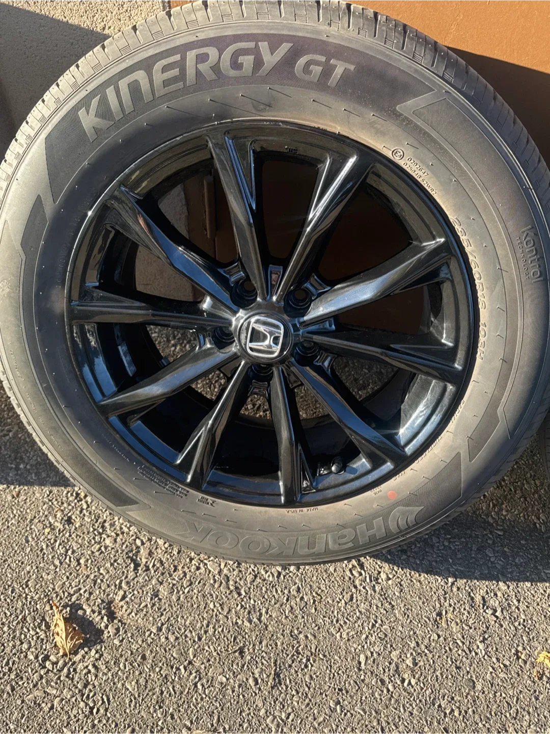 Honda Black Alloy Wheels with Hankook Kinergy GT Tires image indicator(2)