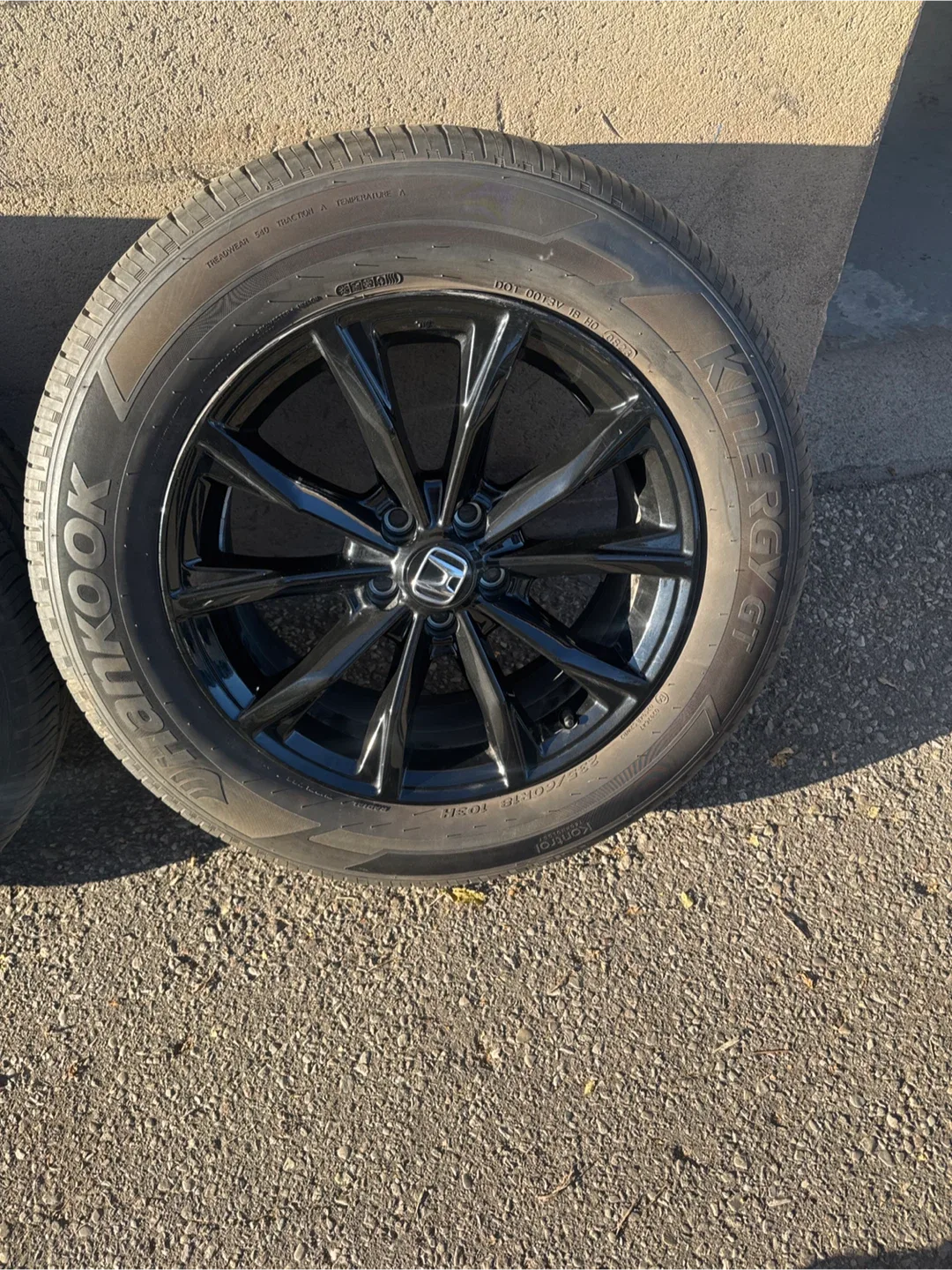 Honda Black Alloy Wheels with Hankook Kinergy GT Tires image indicator(5)