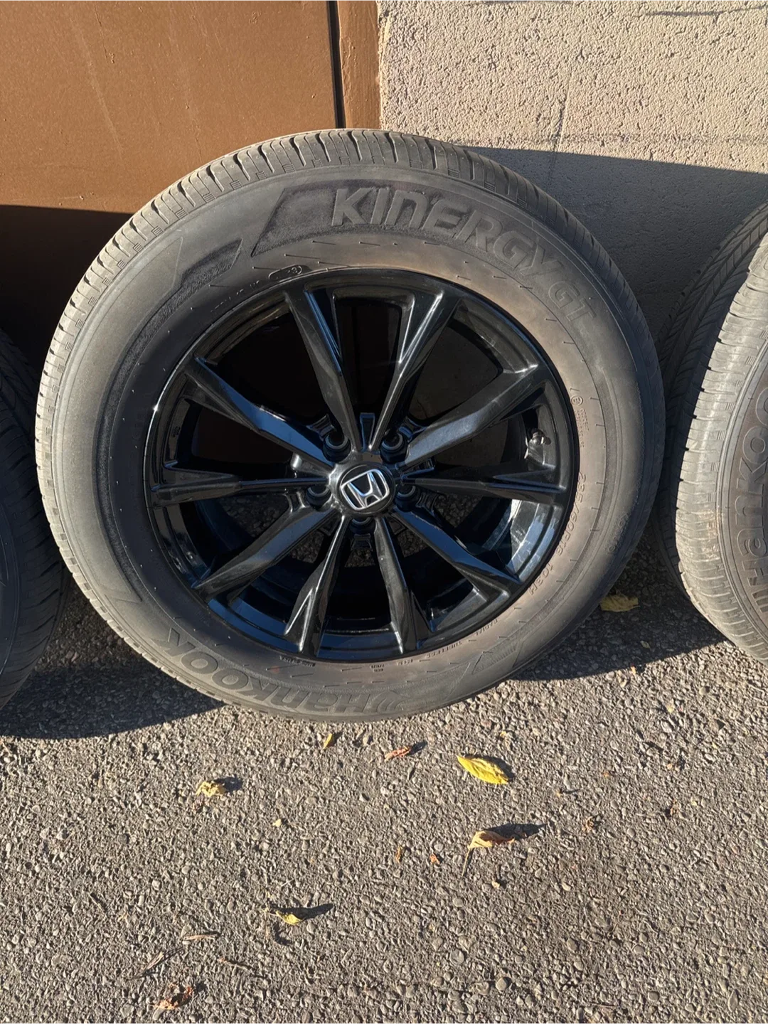 Honda Black Alloy Wheels with Hankook Kinergy GT Tires image indicator(4)