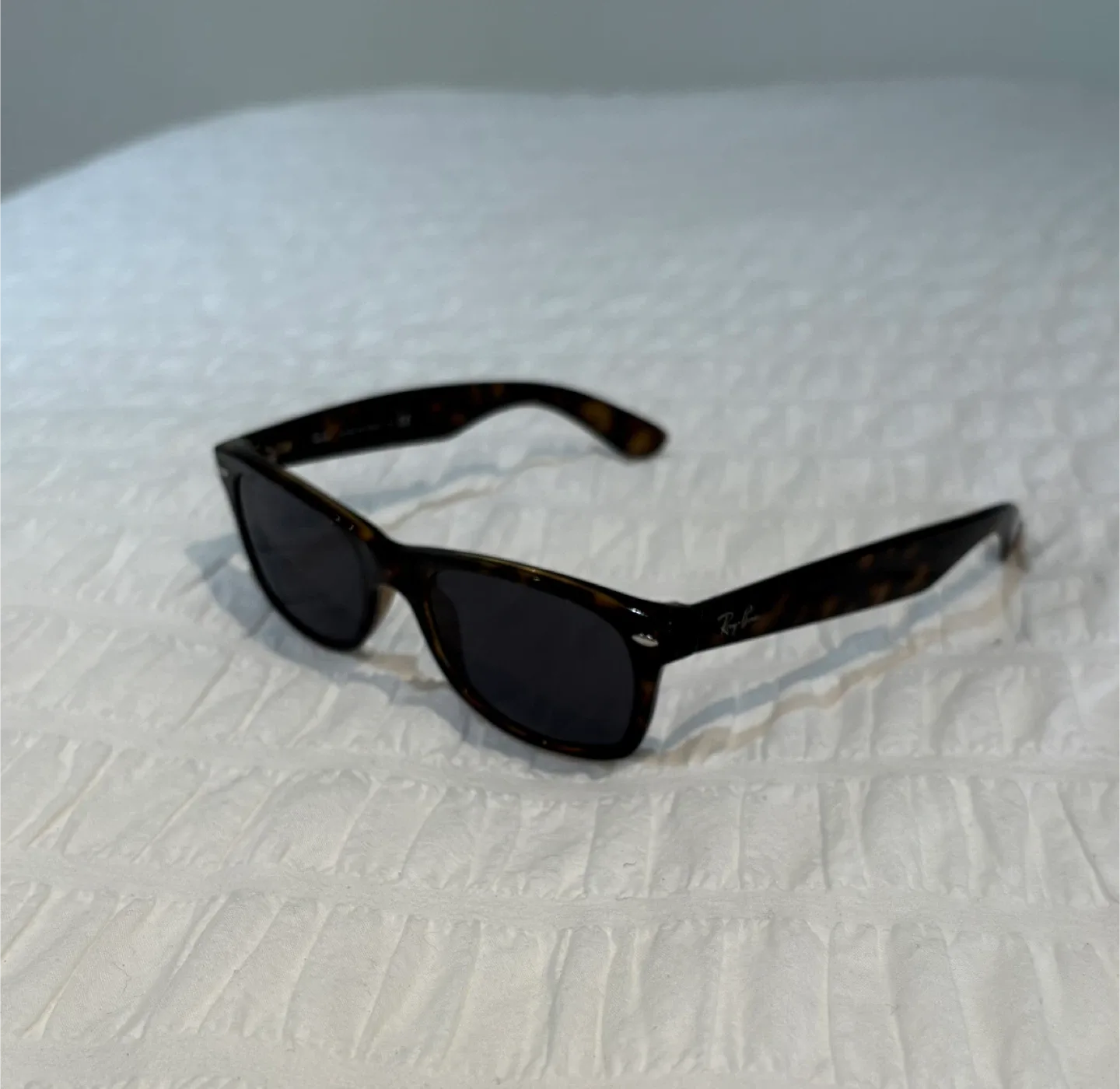 Ray-Ban Tortoise Sunglasses with Case image indicator(4)