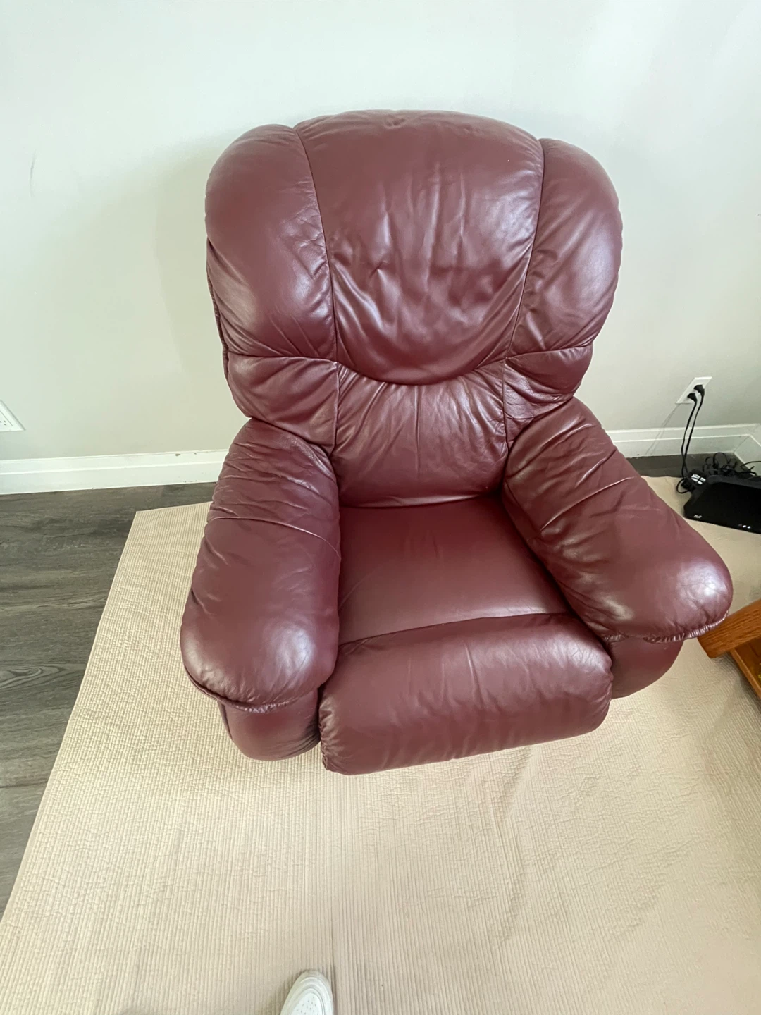 Burgundy Leather Recliner Chair - photo 3