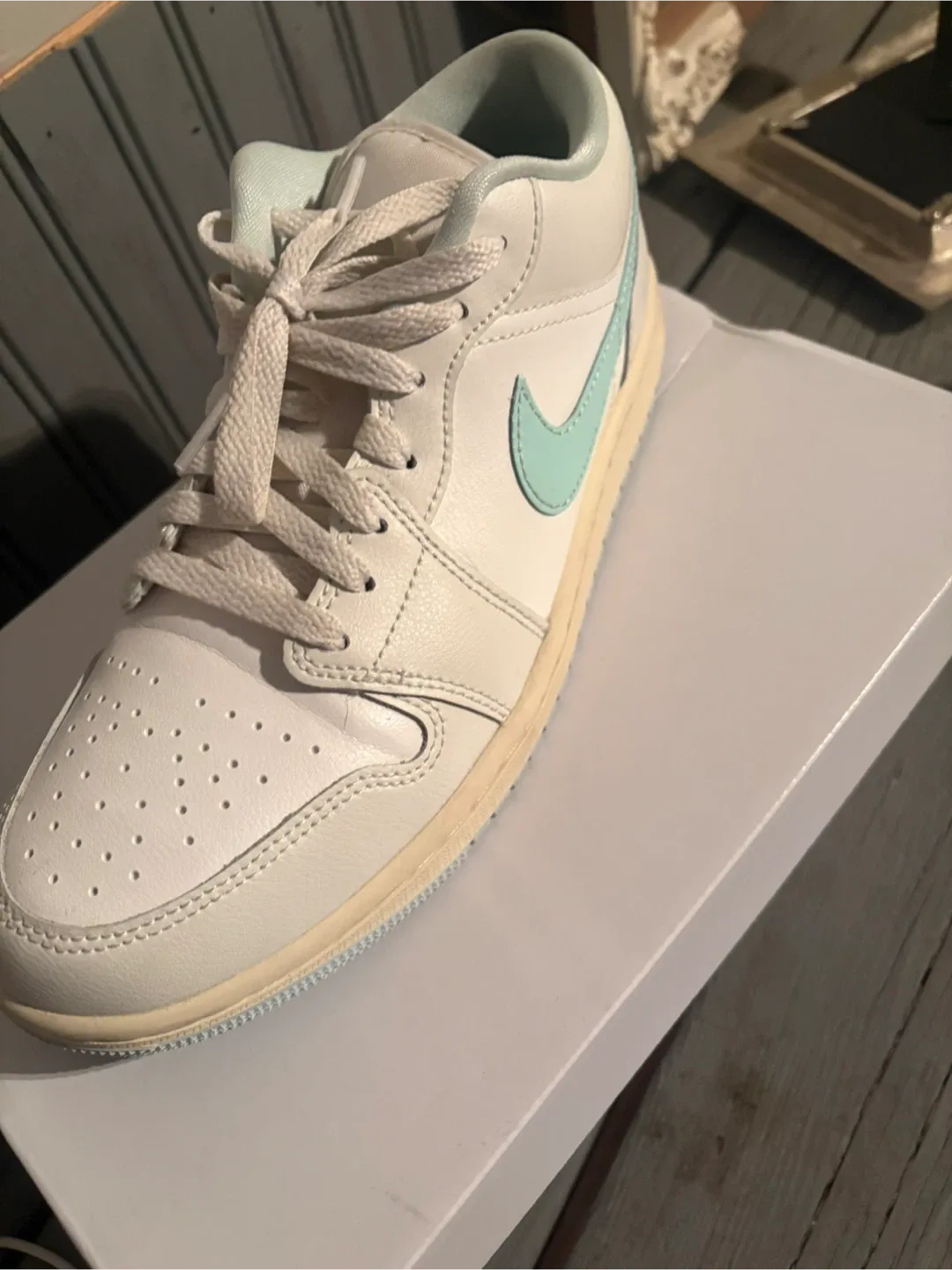 Women’s Jordans size 9 image indicator(4)