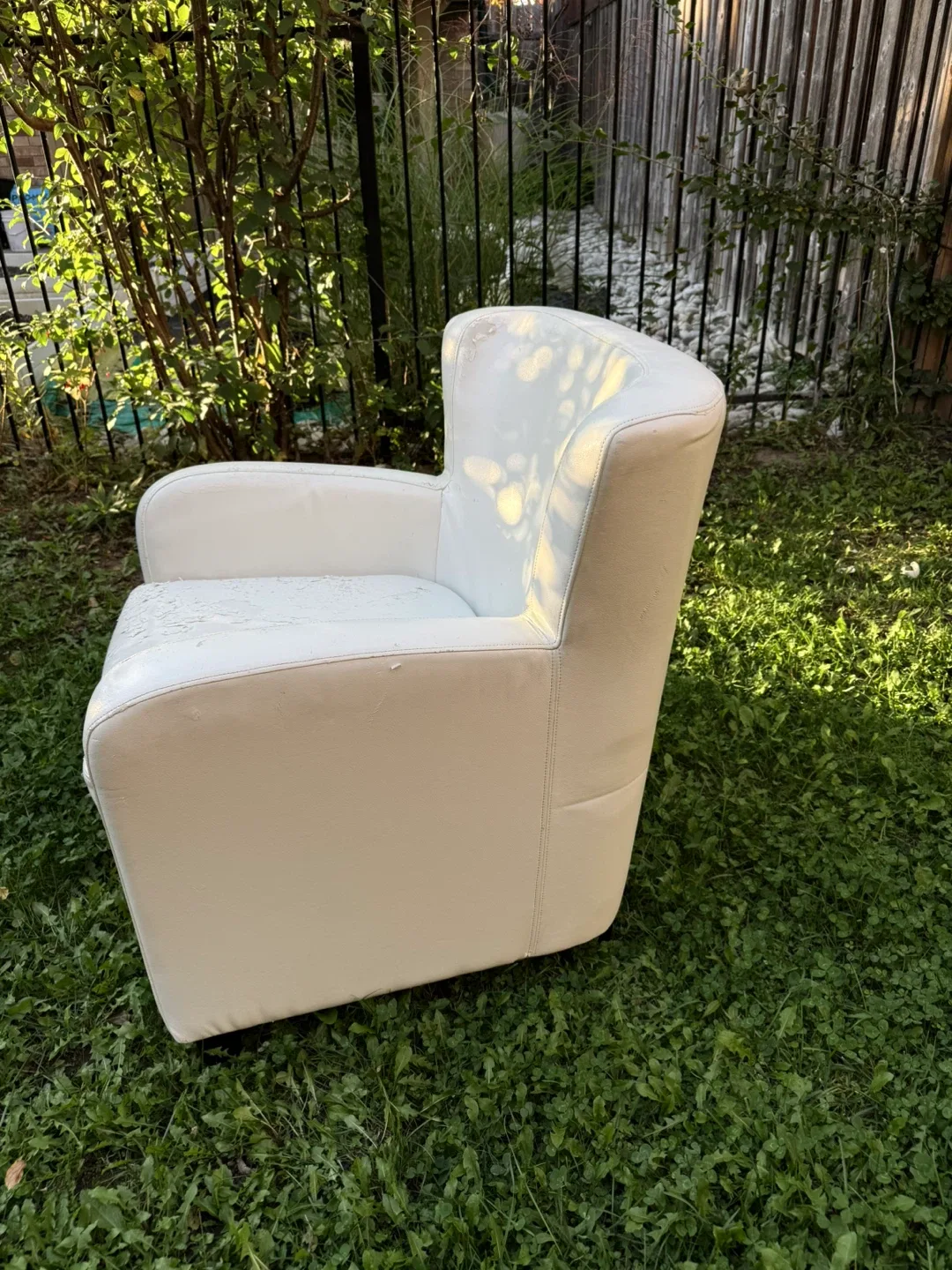 White Armchair - Fair Condition image indicator(4)