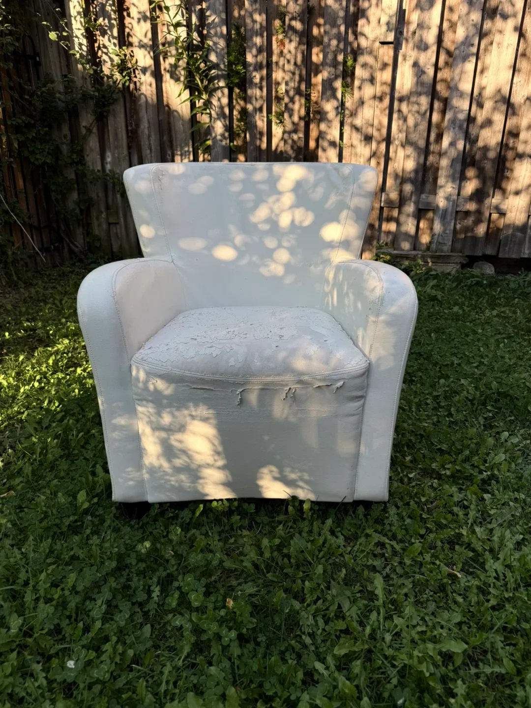 White Armchair - Fair Condition image indicator(3)