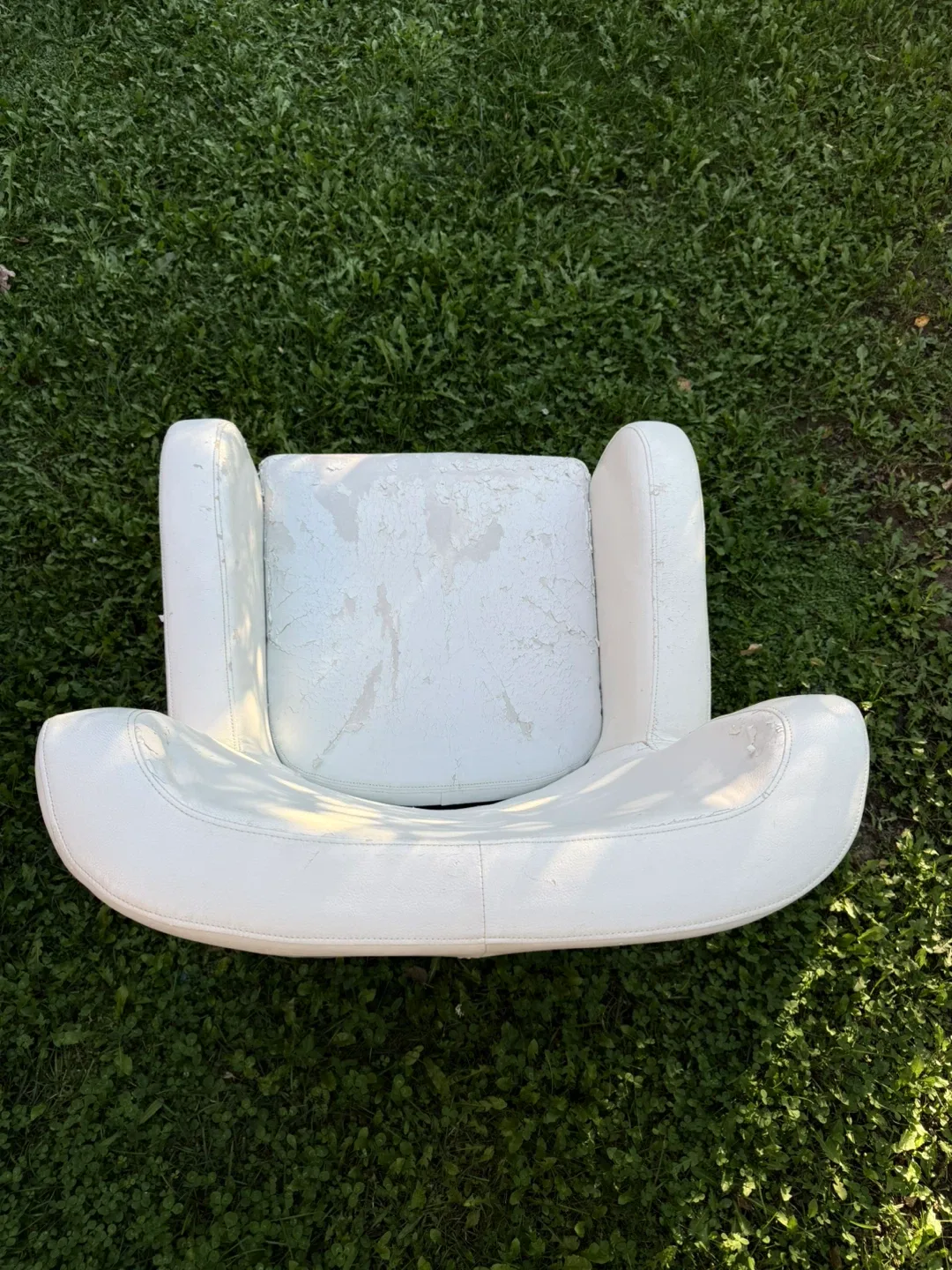 White Armchair - Fair Condition image indicator(2)