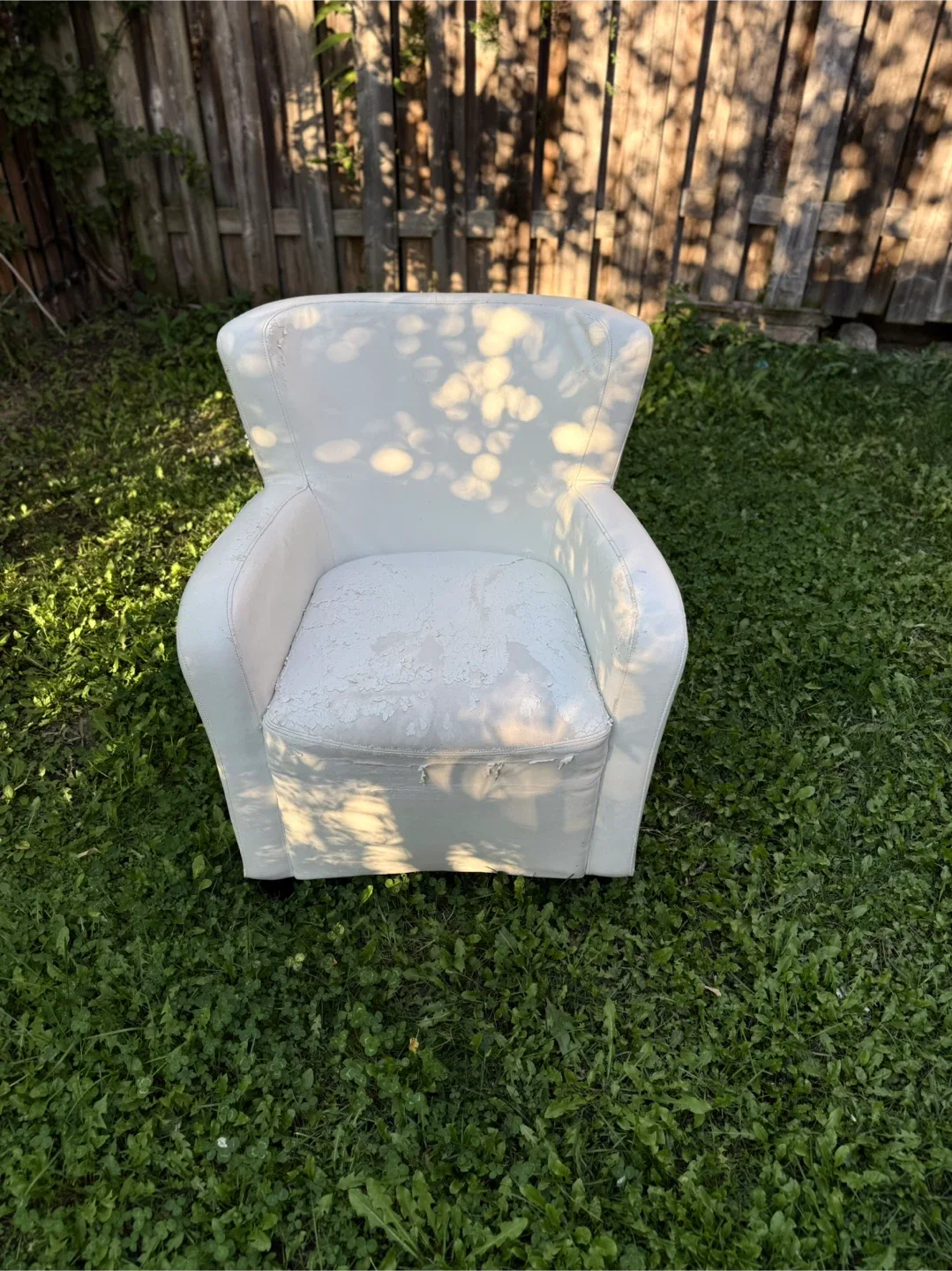 White Armchair - Fair Condition image indicator(7)