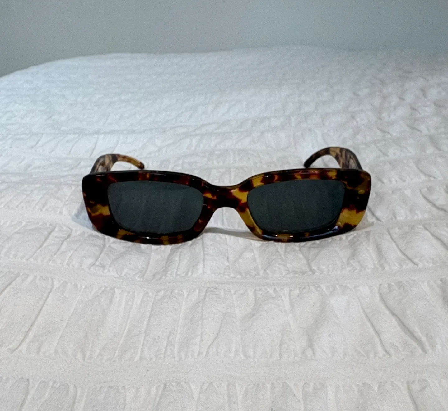 Gucci Tortoise Shell Sunglasses image indicator(2)