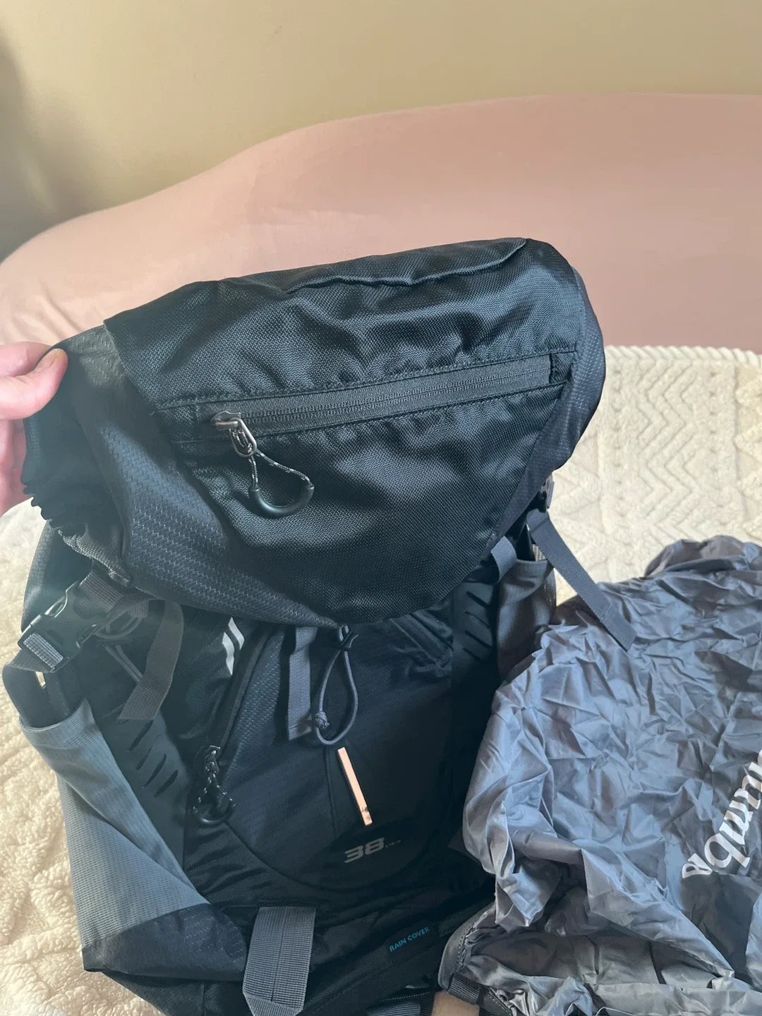 Columbia 38L Backpack - Black & Grey image indicator(4)