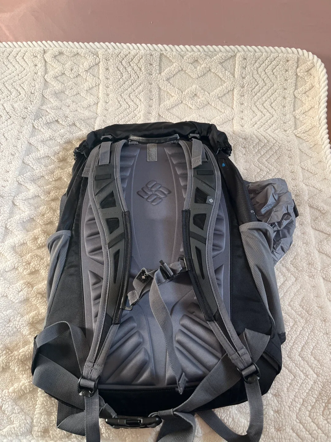 Columbia 38L Backpack - Black & Grey image indicator(5)