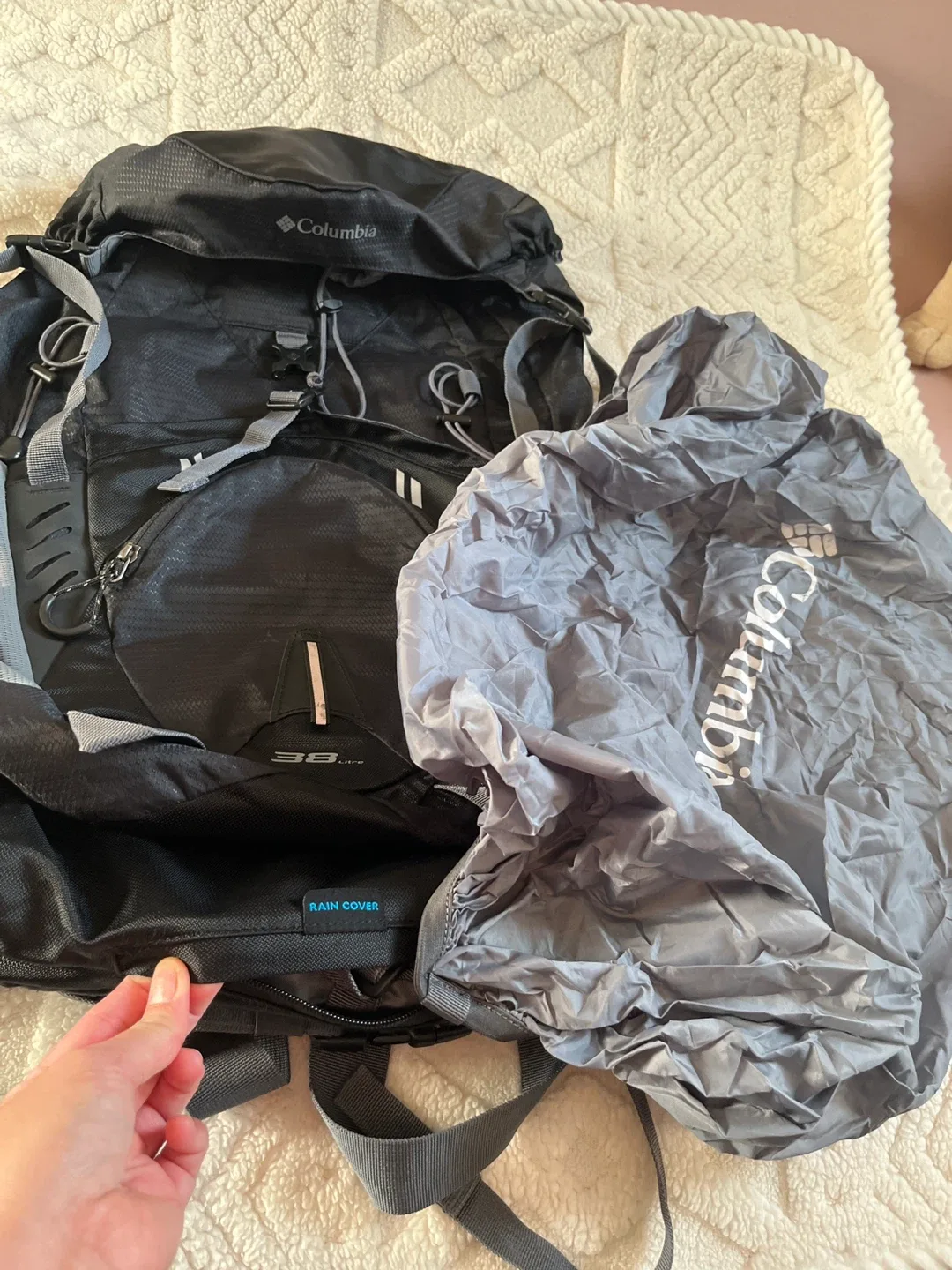 Columbia 38L Backpack - Black & Grey image indicator(3)