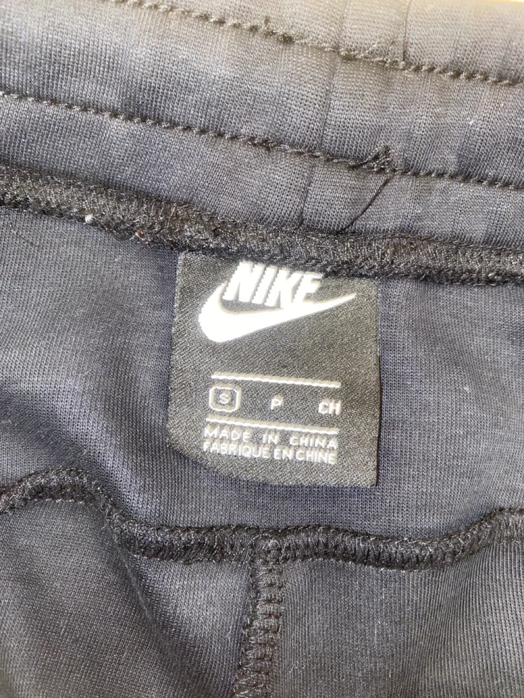 Nike Tech Fleece Black Pants - Size Small image indicator(5)