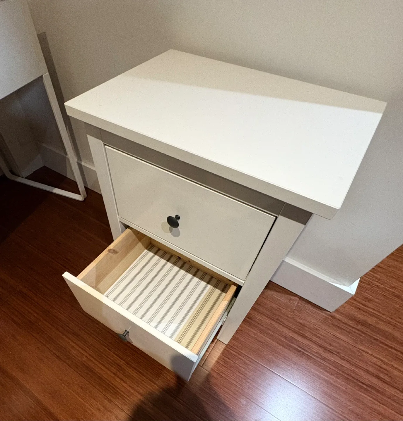 IKEA White 2-Drawer Nightstand image indicator(4)