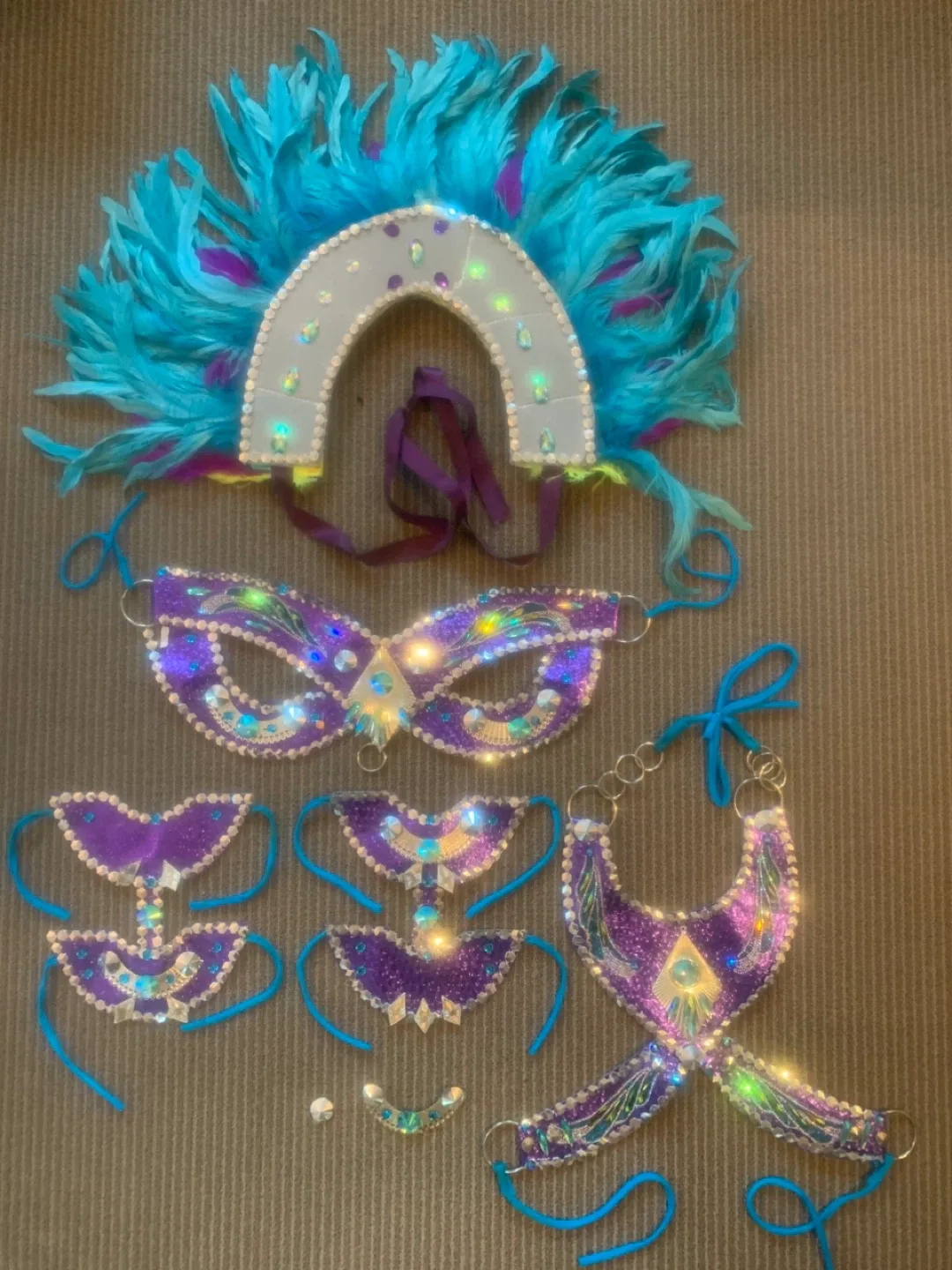 Carnival Costume Set - Feather Headdress & More image indicator(4)
