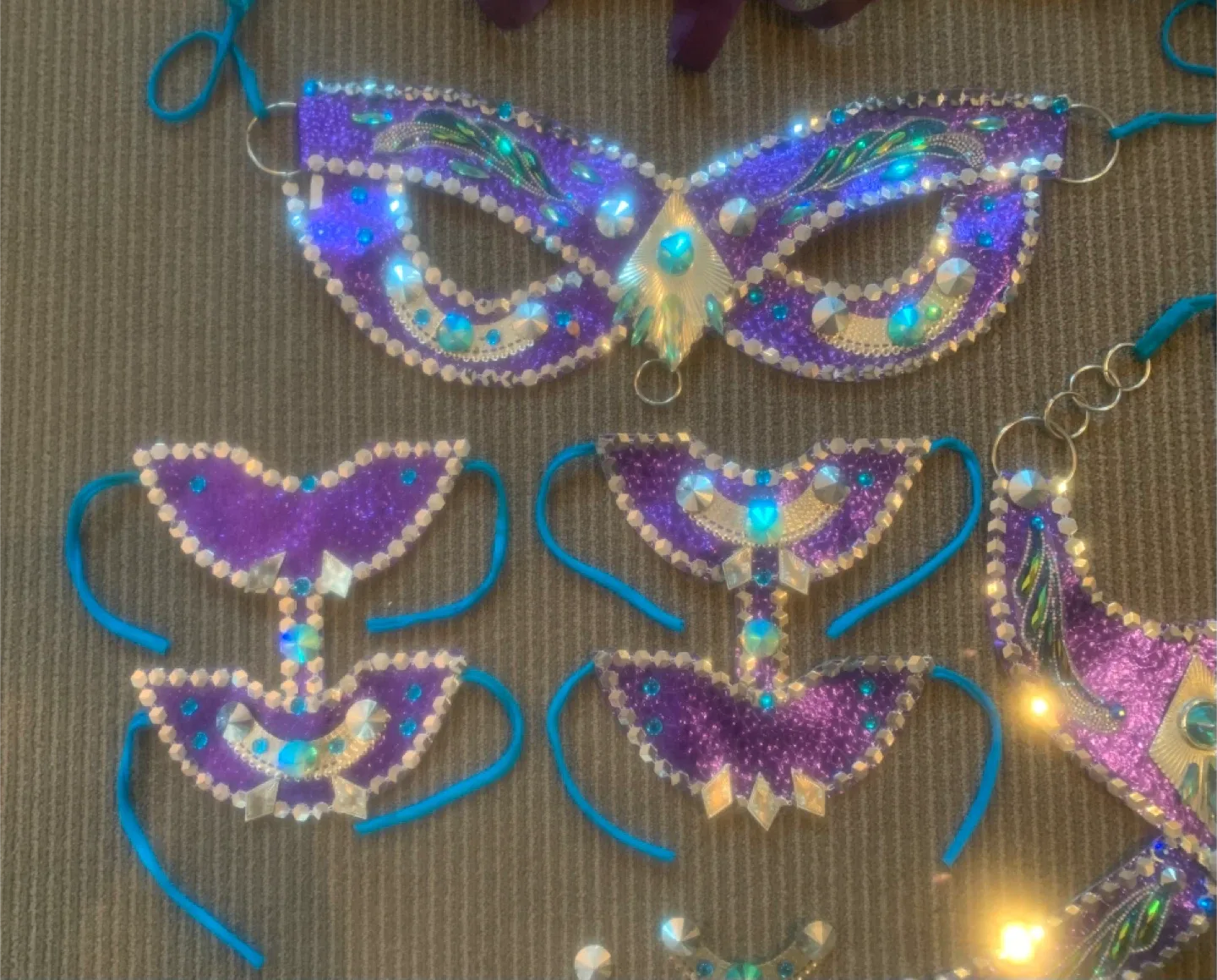 Carnival Costume Set - Feather Headdress & More image indicator(5)