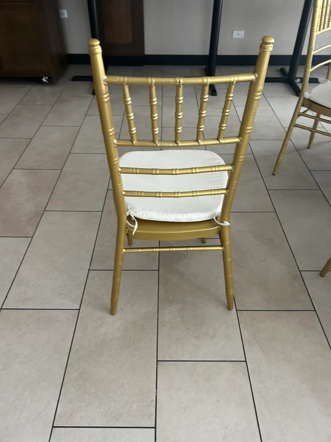 Gold Chiavari Chair with Cushion 200 pcs - photo 4
