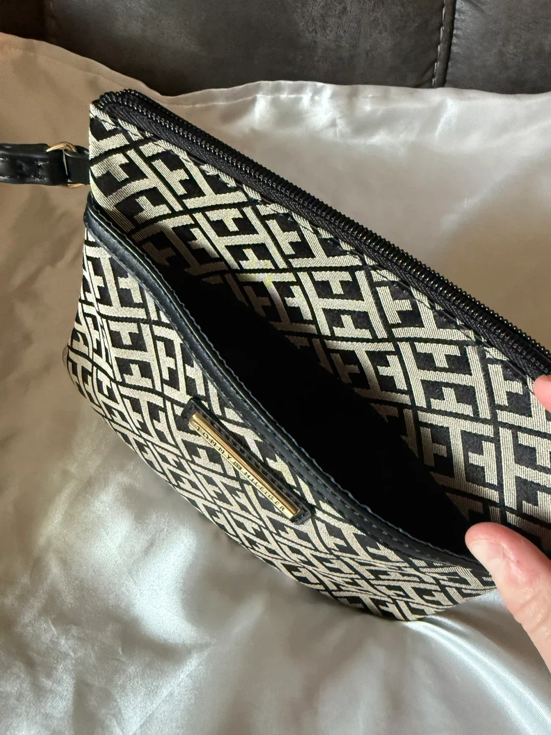 Tommy Hilfiger Patterned Wristlet image indicator(3)