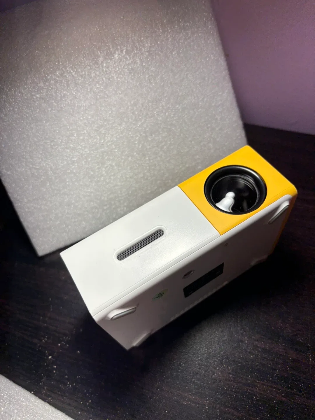 LED Projector - Yellow & White image indicator(4)
