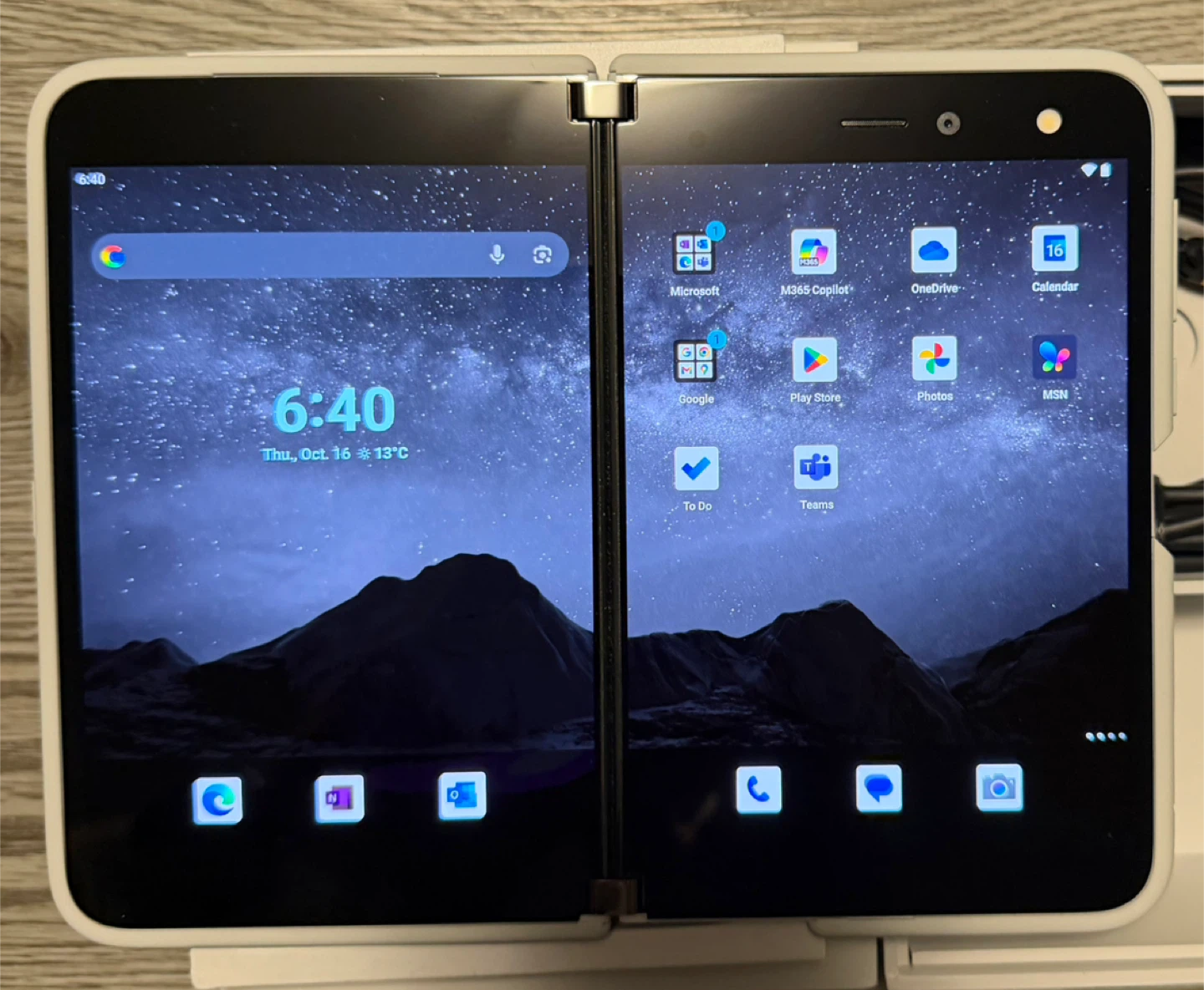 Microsoft Surface Duo 256gb - photo 3