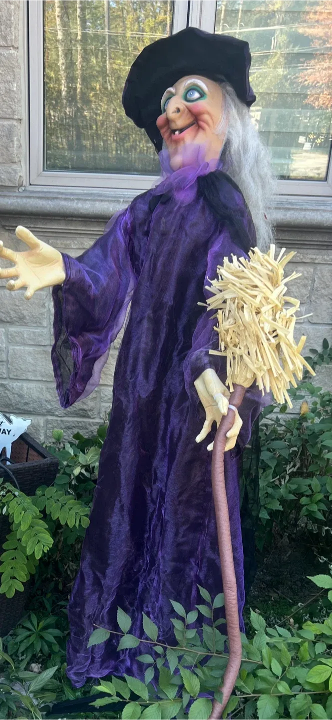 For Living Animated Purple Witch - 6'1/6" image indicator(2)