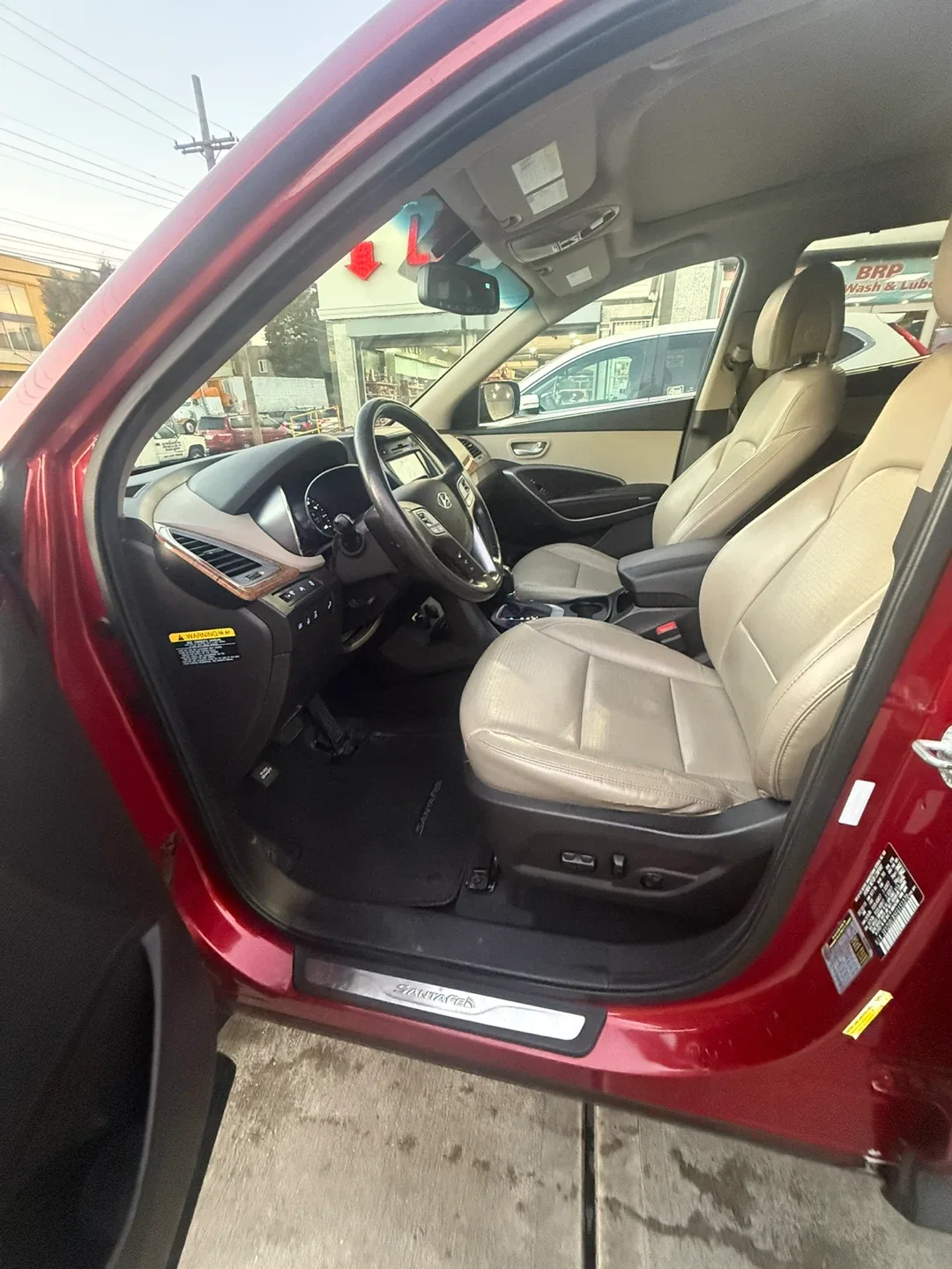 Hyundai Santa Fe SUV - Red 2014 image indicator(3)