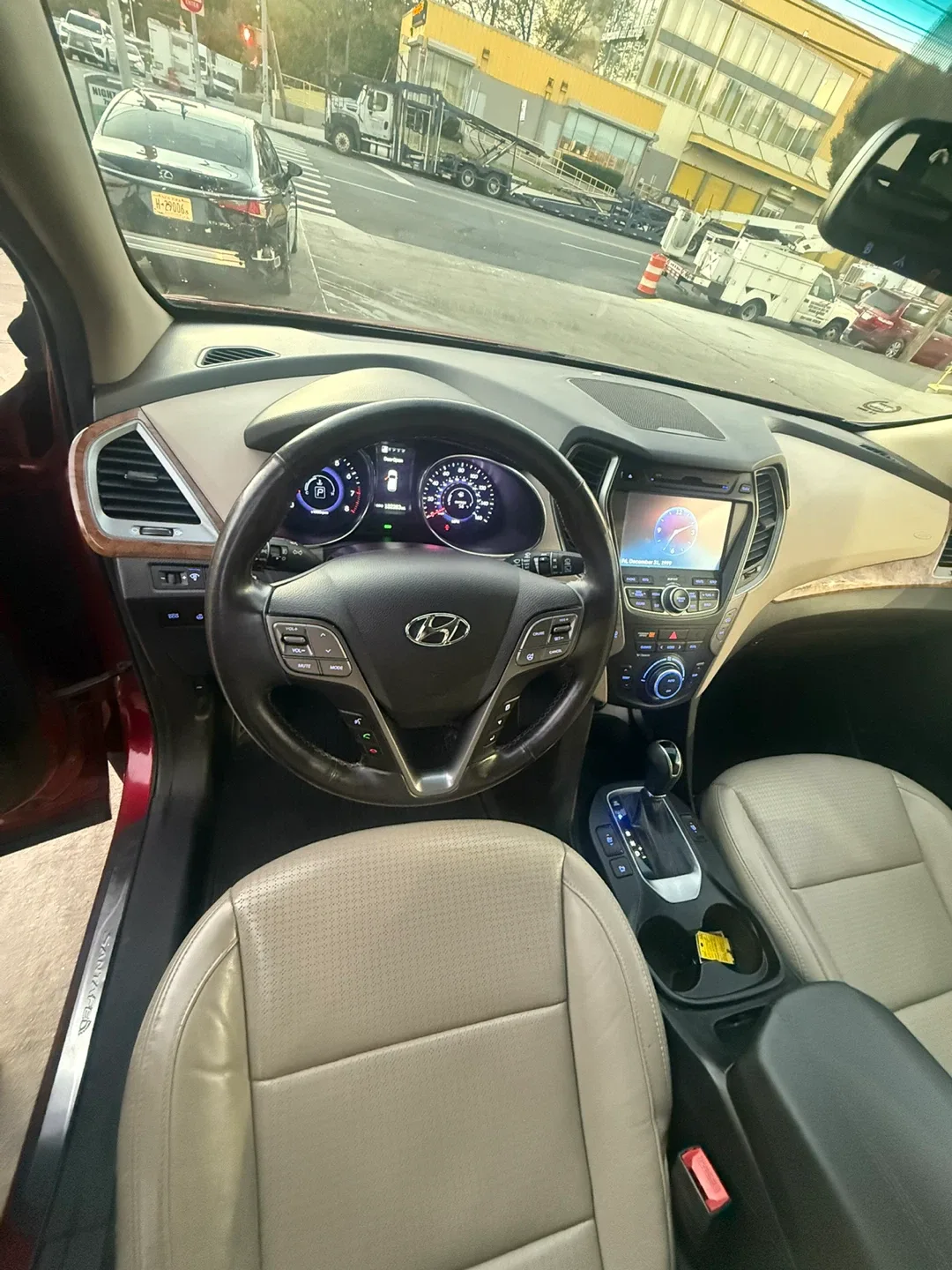 Hyundai Santa Fe SUV - Red 2014 image indicator(4)