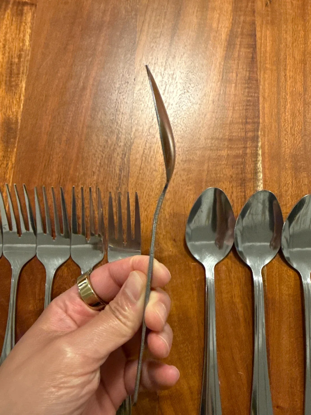 8 forks, 4 spoons image indicator(4)